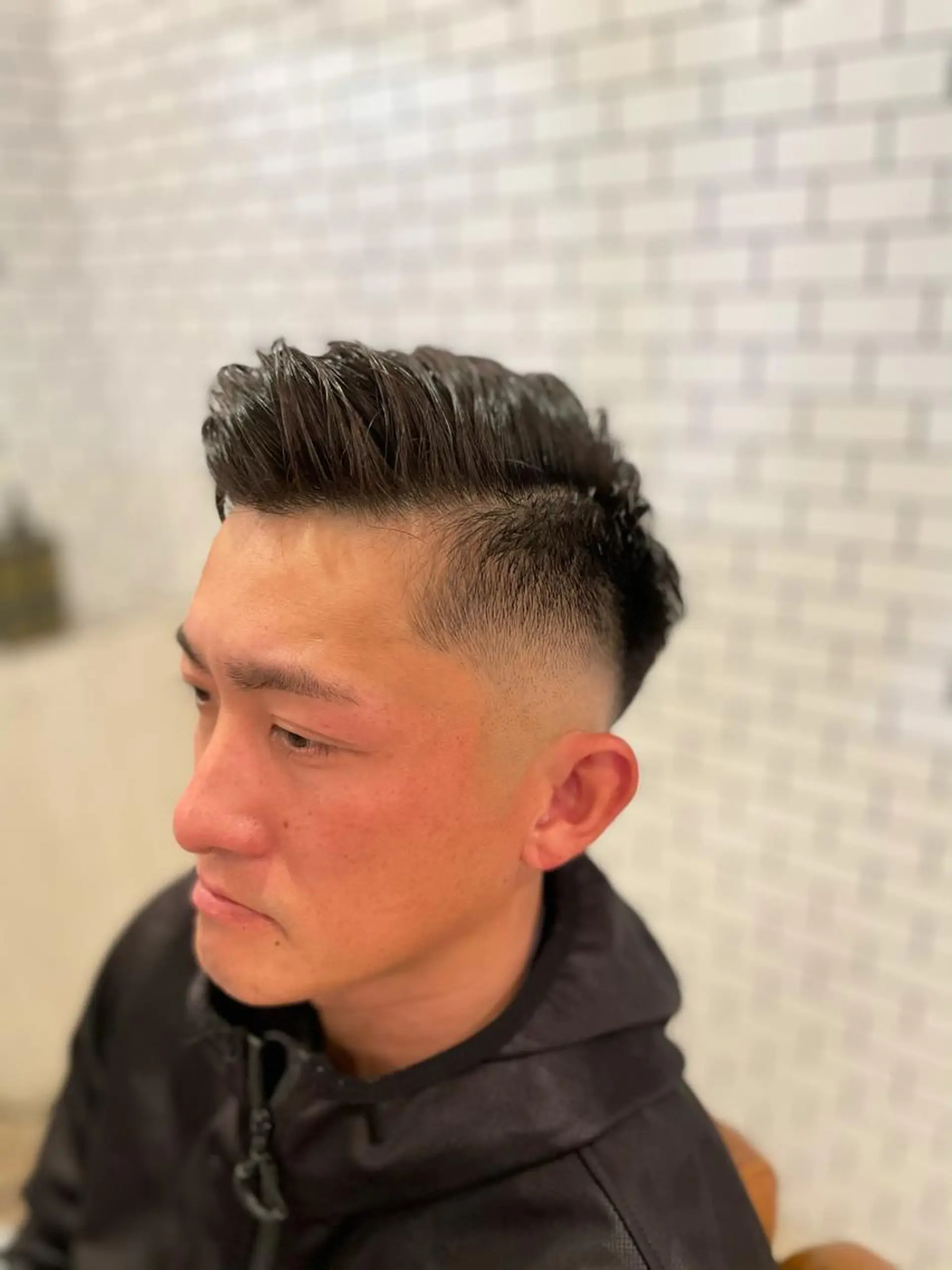 ショート パーマ メンズ フェードカット 濡れパン スキンフェード 石鳶 勝のヘアスタイル