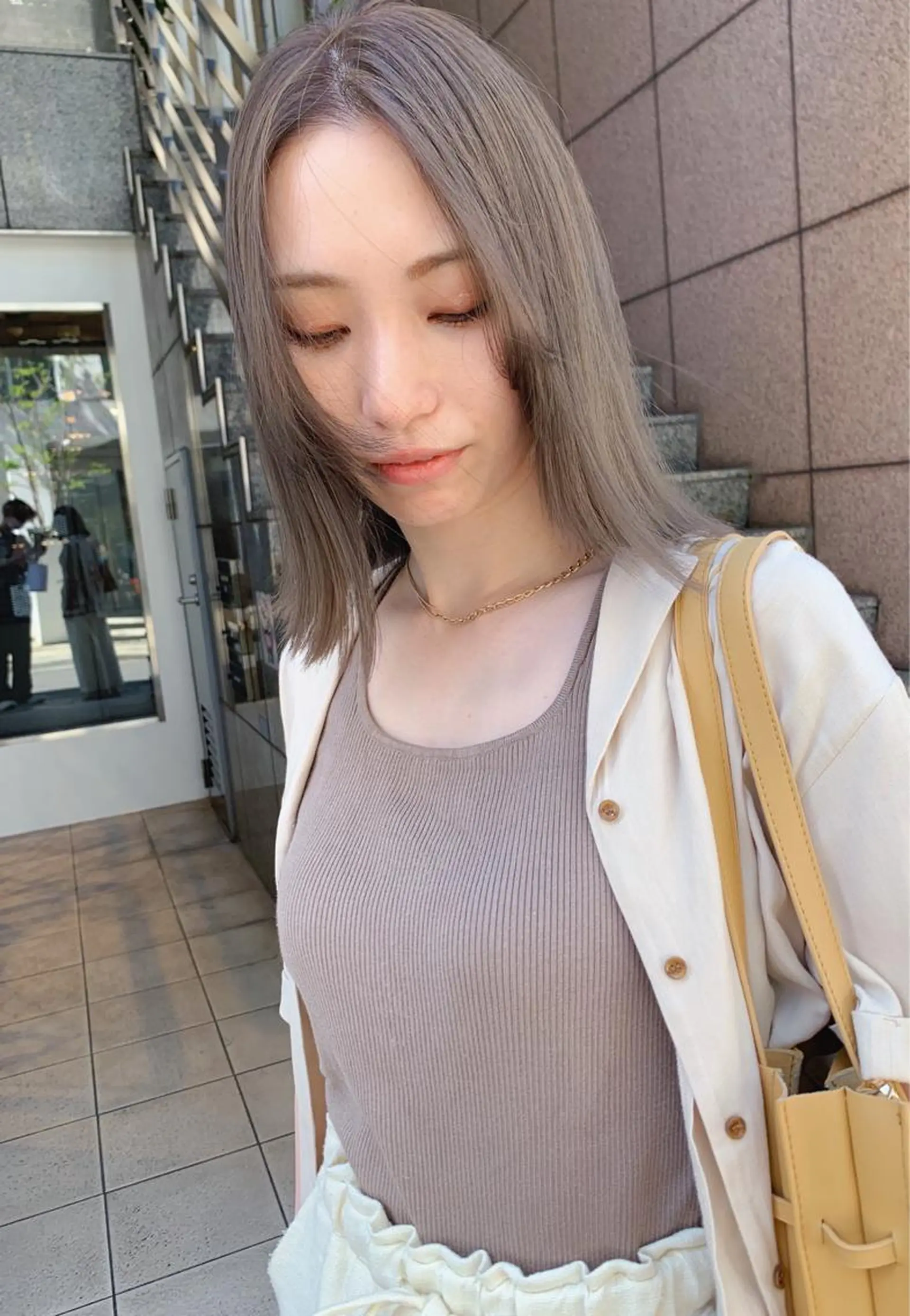 セミロング カラー パーマ ヘアアレンジ メンズ キッズ ネイル マツエク・マツパ カット ヘアカラー トリートメント グレージュ× ボブ× ハイトーン　前田隆太のヘアスタイル