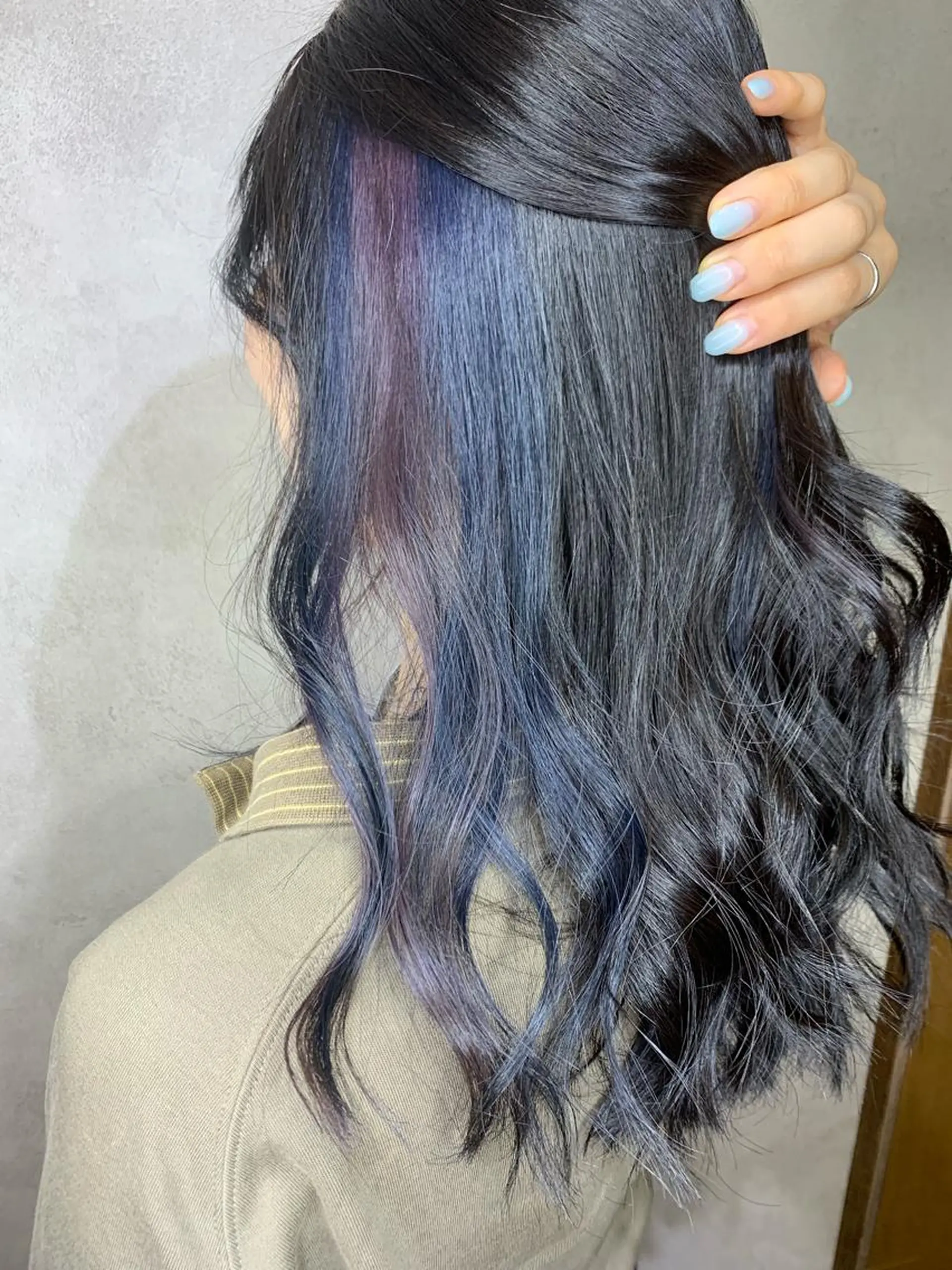 セミロング カラー イヤリングカラー ヘアカラー トリートメント SWANsapporo所属・swan ユイカのヘアスタイル
