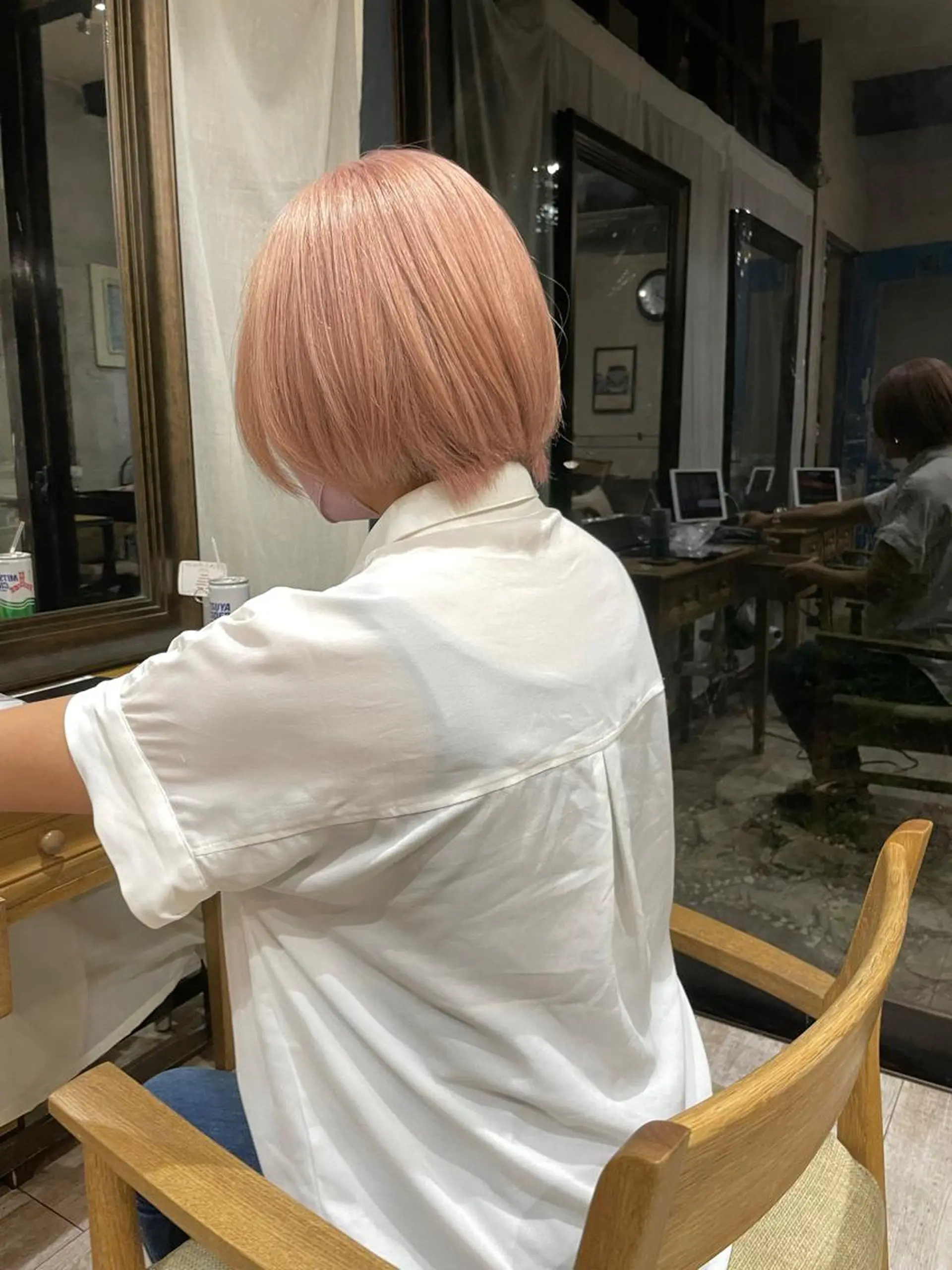 ショート カラー ヘアアレンジ ヘアカラー トリートメント ⭐ハイトーンブリーチ ミルクティーピンクのヘアスタイル