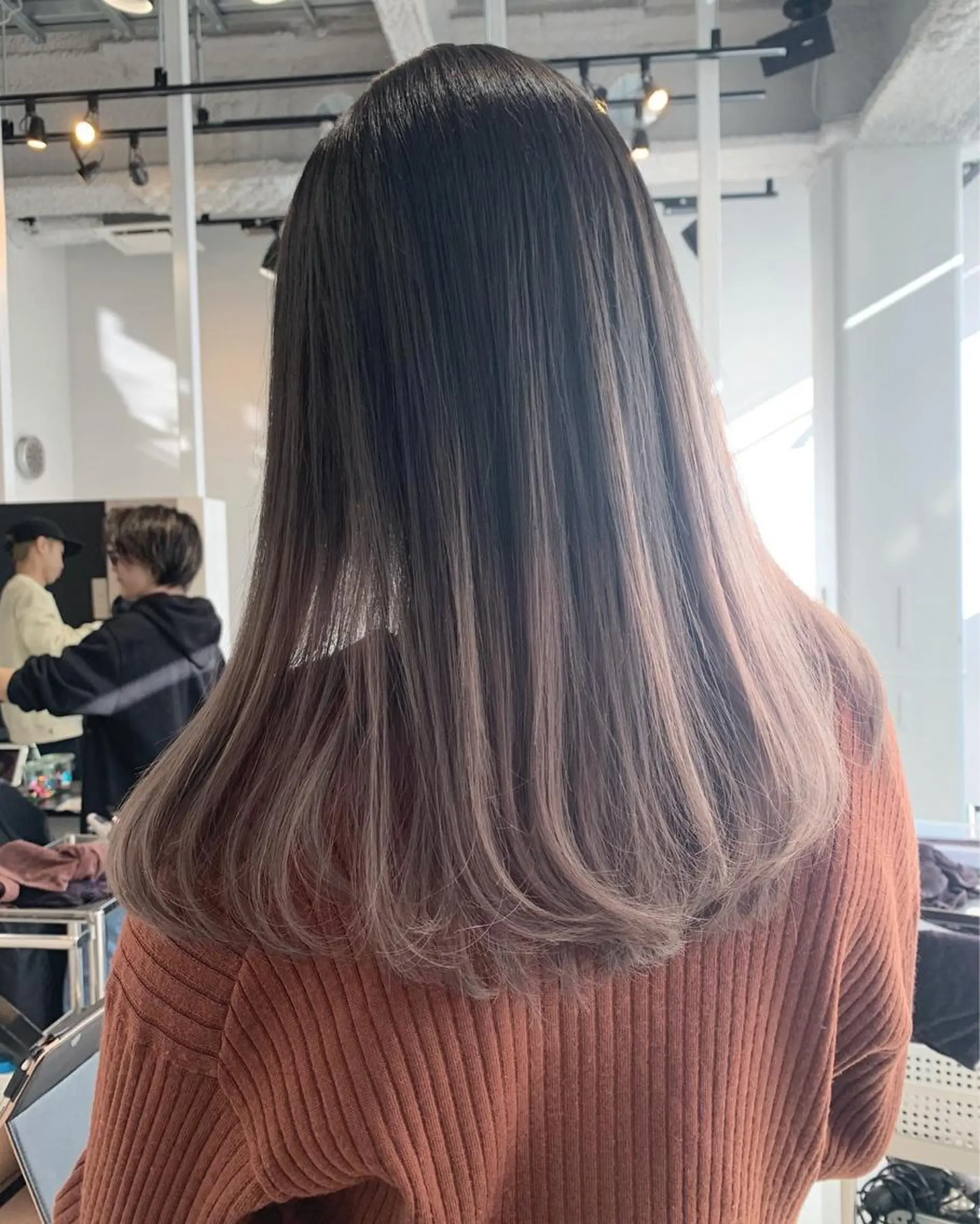 ミディアム レイヤーカット 髪質改善land千葉所属・阿部 圭悟のヘアスタイル