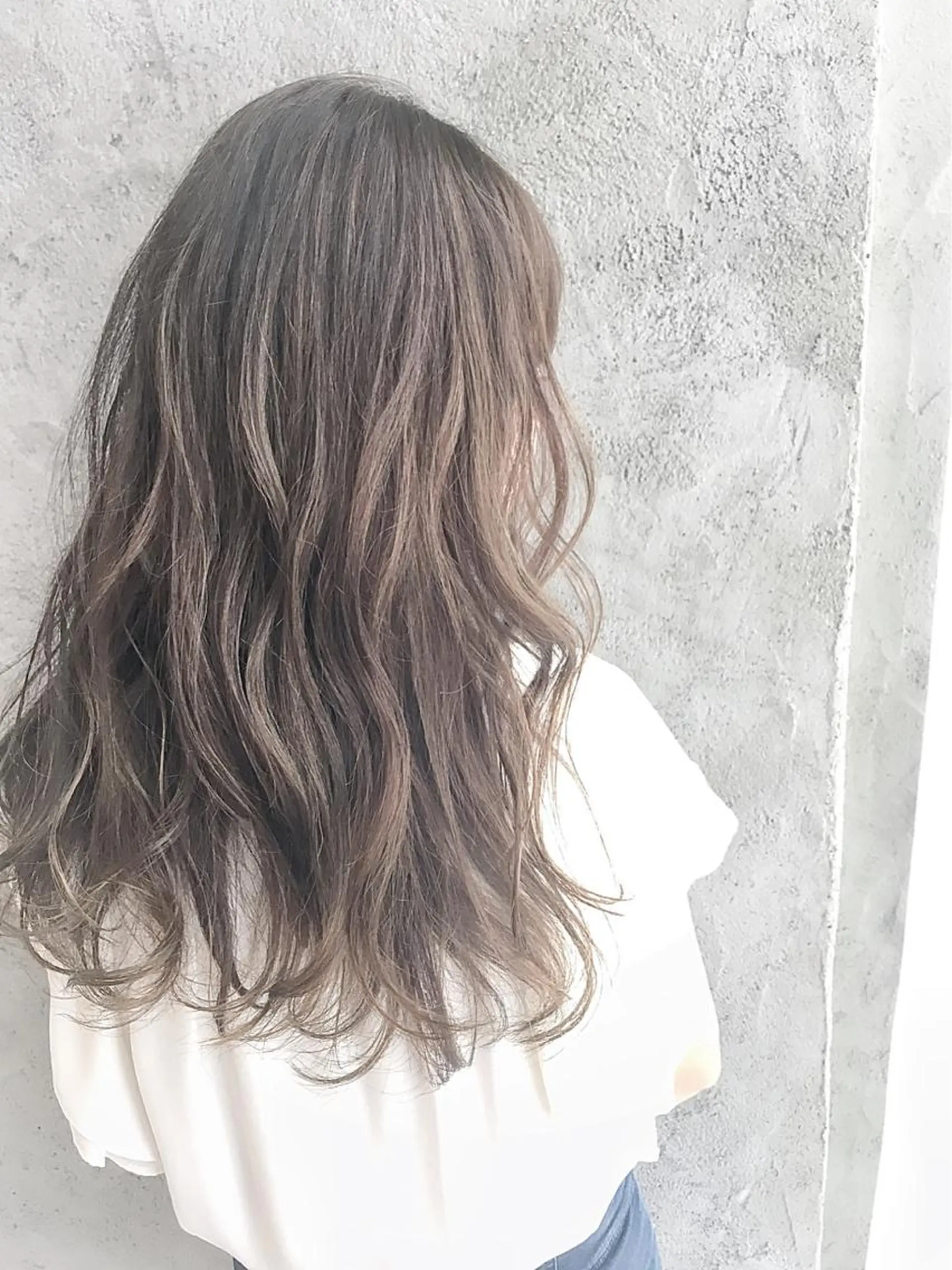 ロング カラー ベージュカラー ハイライトカラー ハイライト EMANON天神所属・Hitomi Ezakiのヘアスタイル