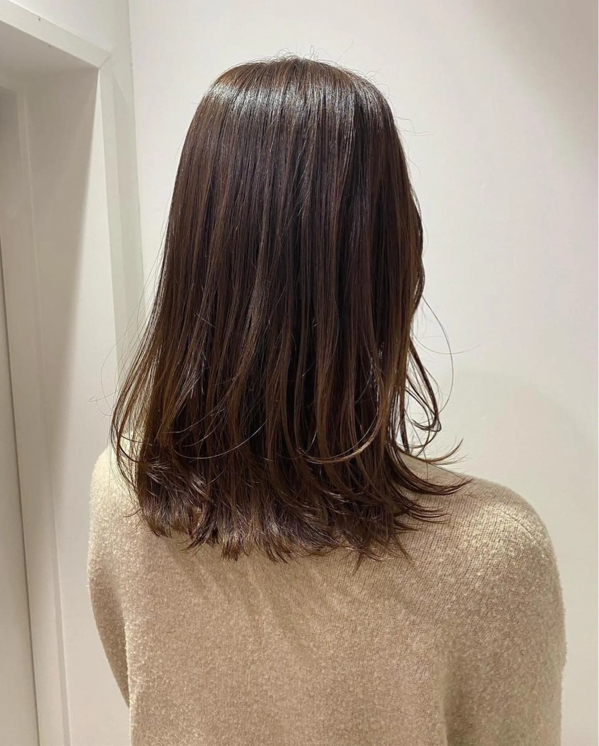 セミロング カラー ヘアアレンジ アッシュ アッシュブラウン ブラウンカラー カット ヘアカラー 福壽 優奈のヘアスタイル