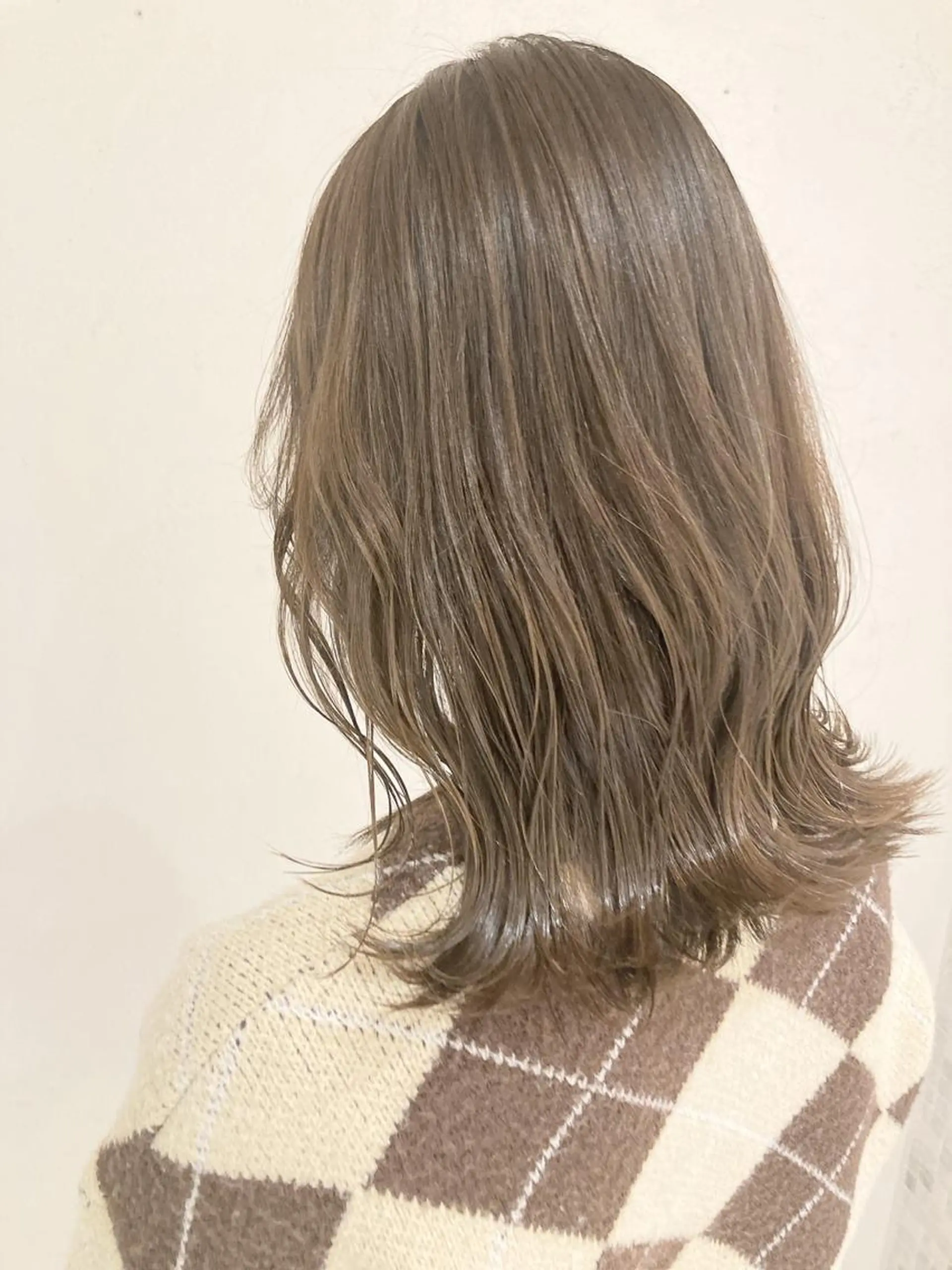 セミロング 韓国風ヘア 外ハネヘア カット ヘアカラー トリートメント 🌈艶髪🌈 金城リキのヘアスタイル