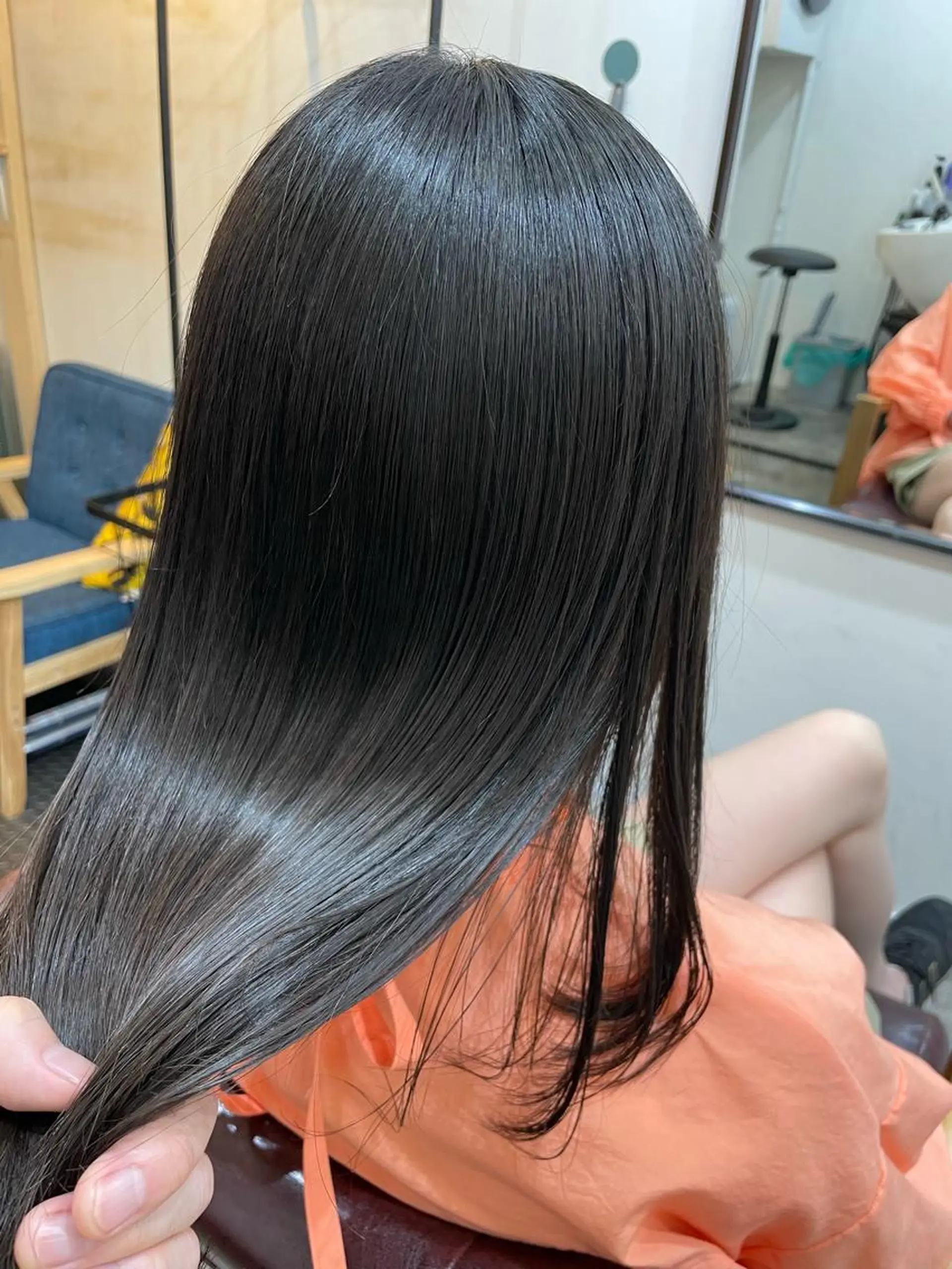 ロング カラー トリートメント SUN GLOW  サングロウ所属・ナカノメ トシアキのヘアスタイル