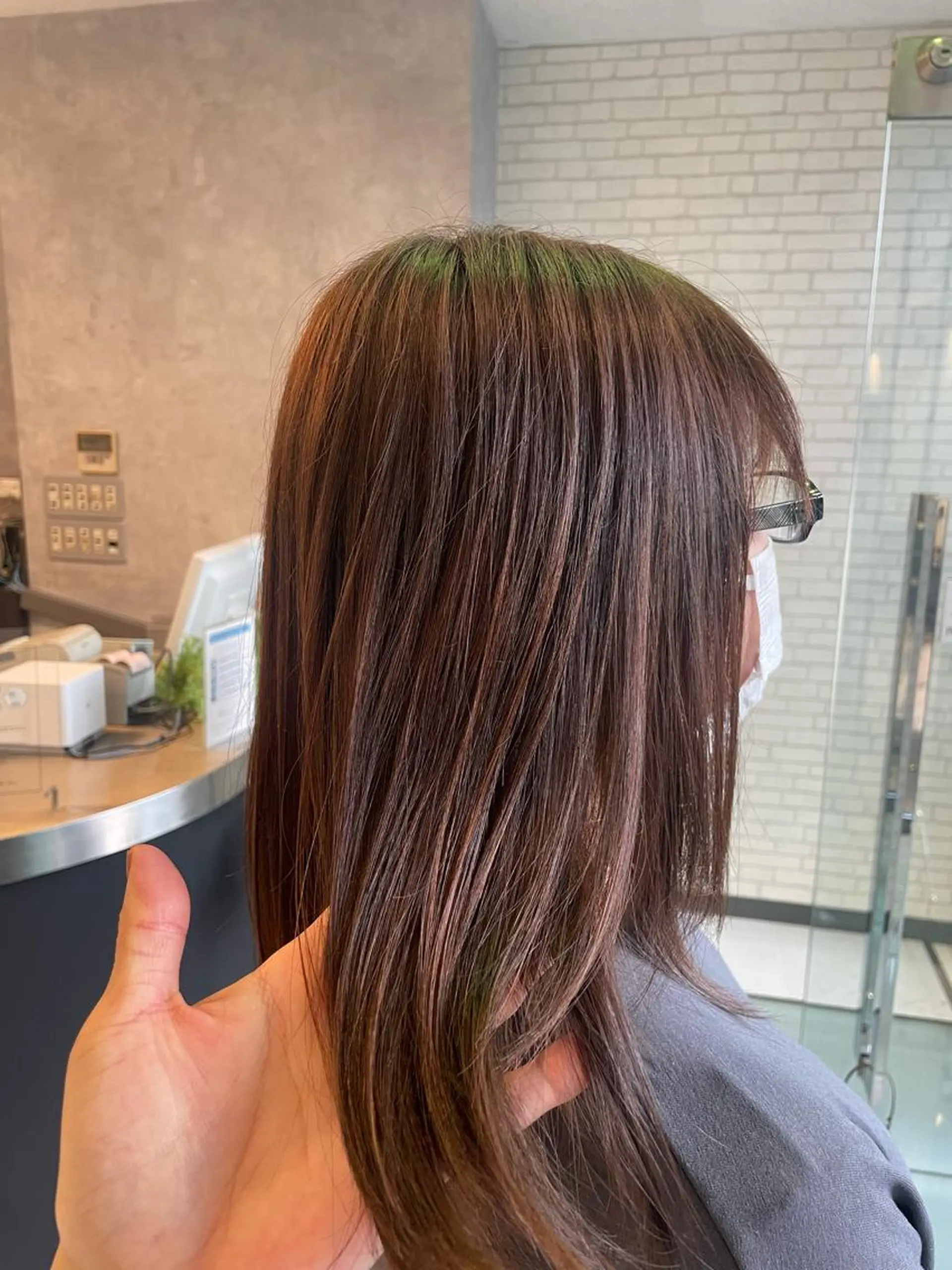ミディアム 酸性ストレート ディレクター 尾内 友美のヘアスタイル