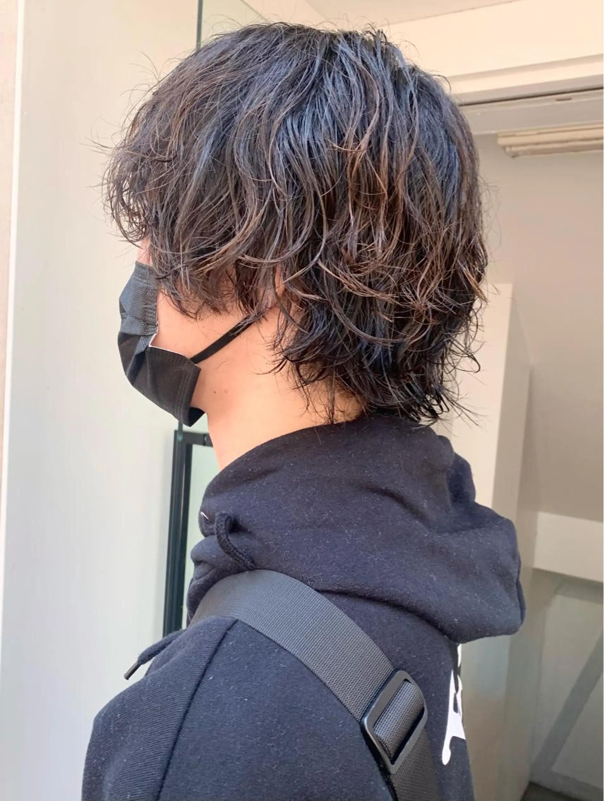 ミディアム パーマ ミディアムパーマ ウルフカット ツイストパーマ カット パーマ Kureha/ネイル レイヤー/酸性縮毛のヘアスタイル