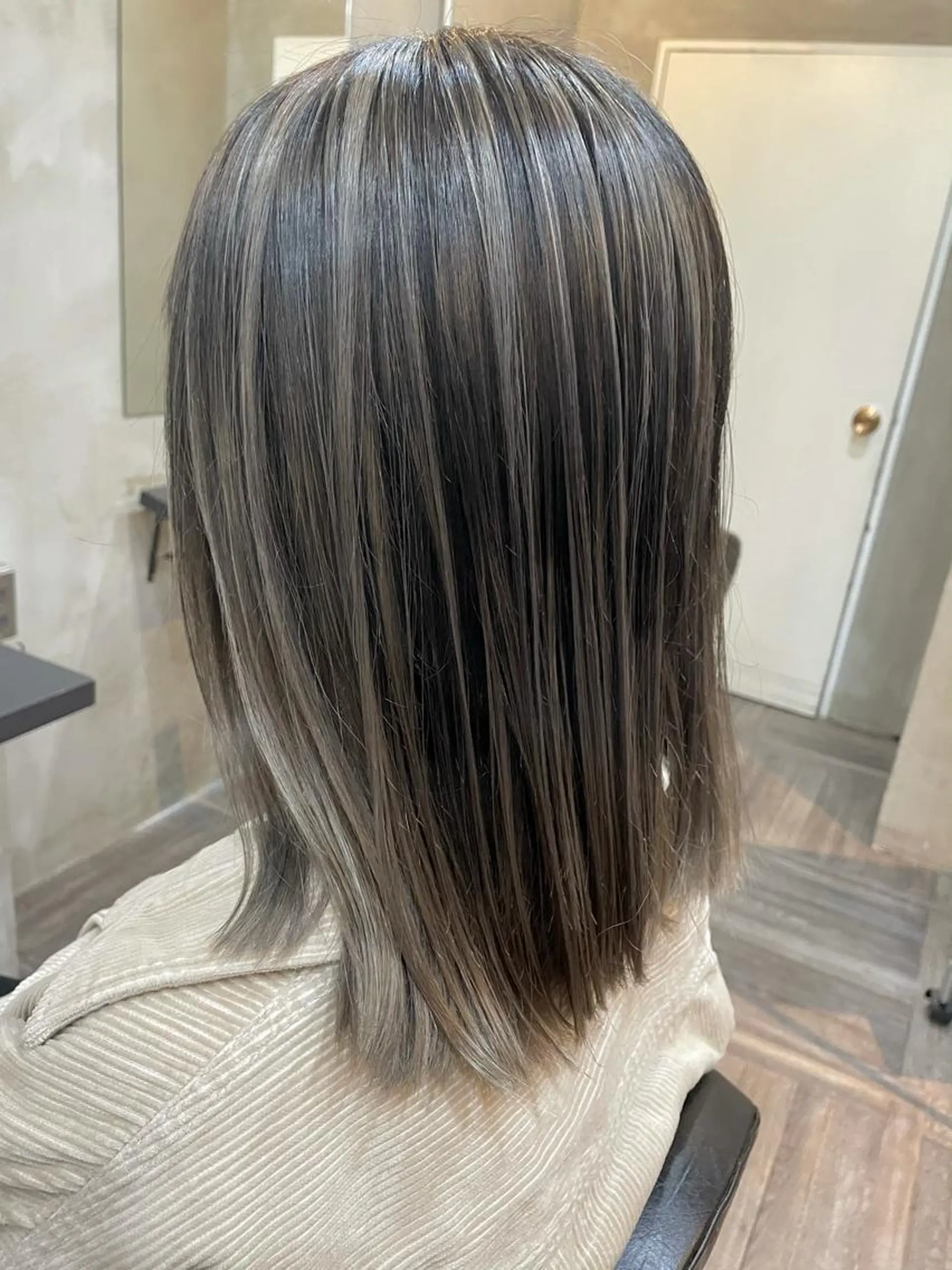ミディアム カラー バレイヤージュ ブリーチ レイヤーカット La fith 店長 城谷颯人のヘアスタイル