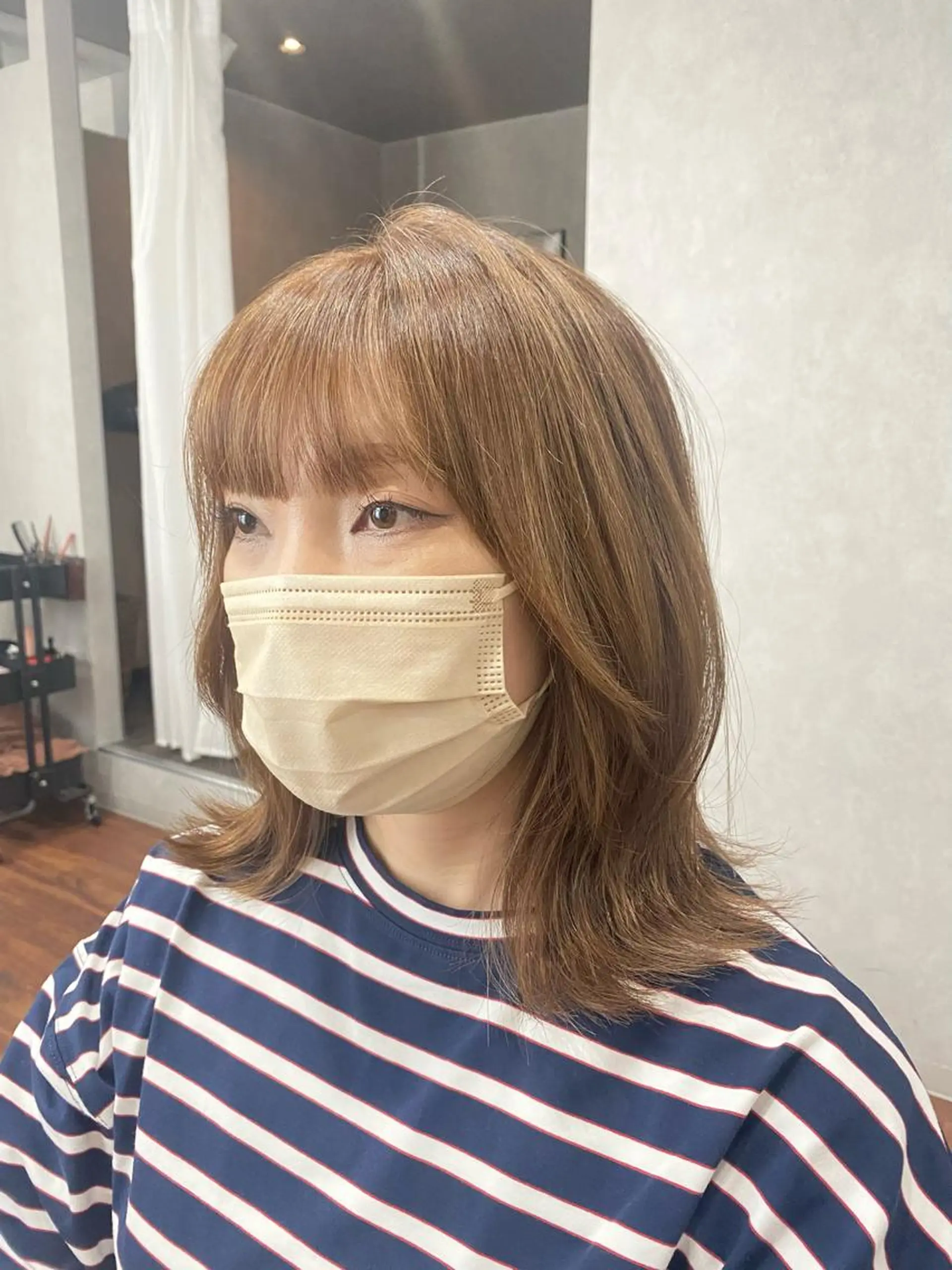 ミディアム ヨシンモリ 韓国風ヘア カット ヘアカラー トリートメント _White所属・ＳＨＩ ＺＵのヘアスタイル