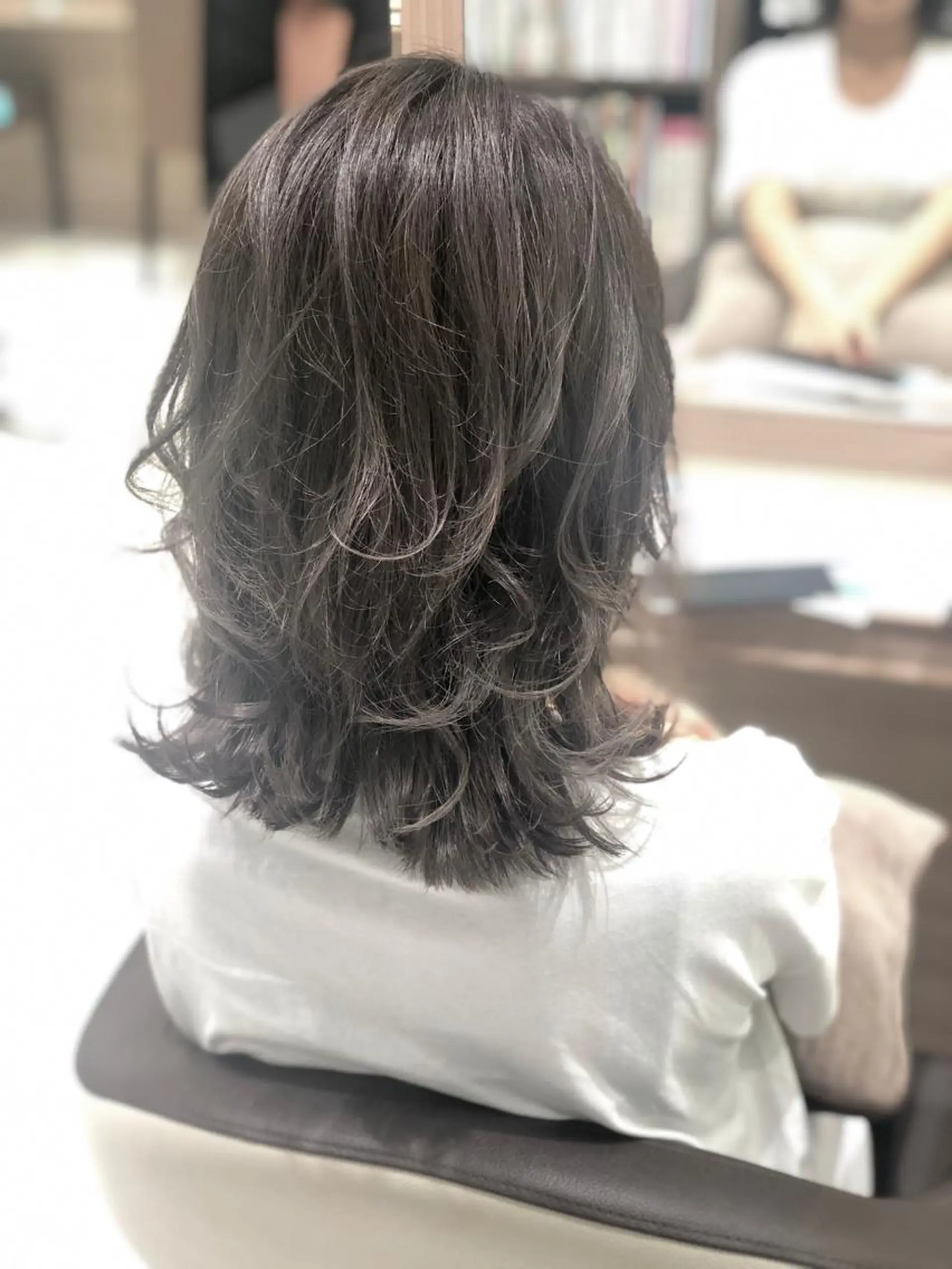 ミディアム カラー 透明感カラー グレージュ 小島 仁美のヘアスタイル
