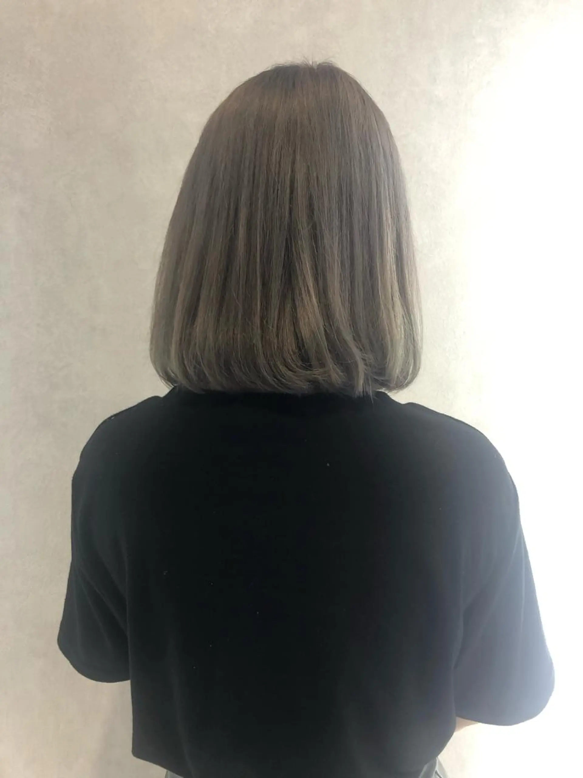 ショート カラー ブリーチ シルバー tokute 中野真咲🐺のヘアスタイル