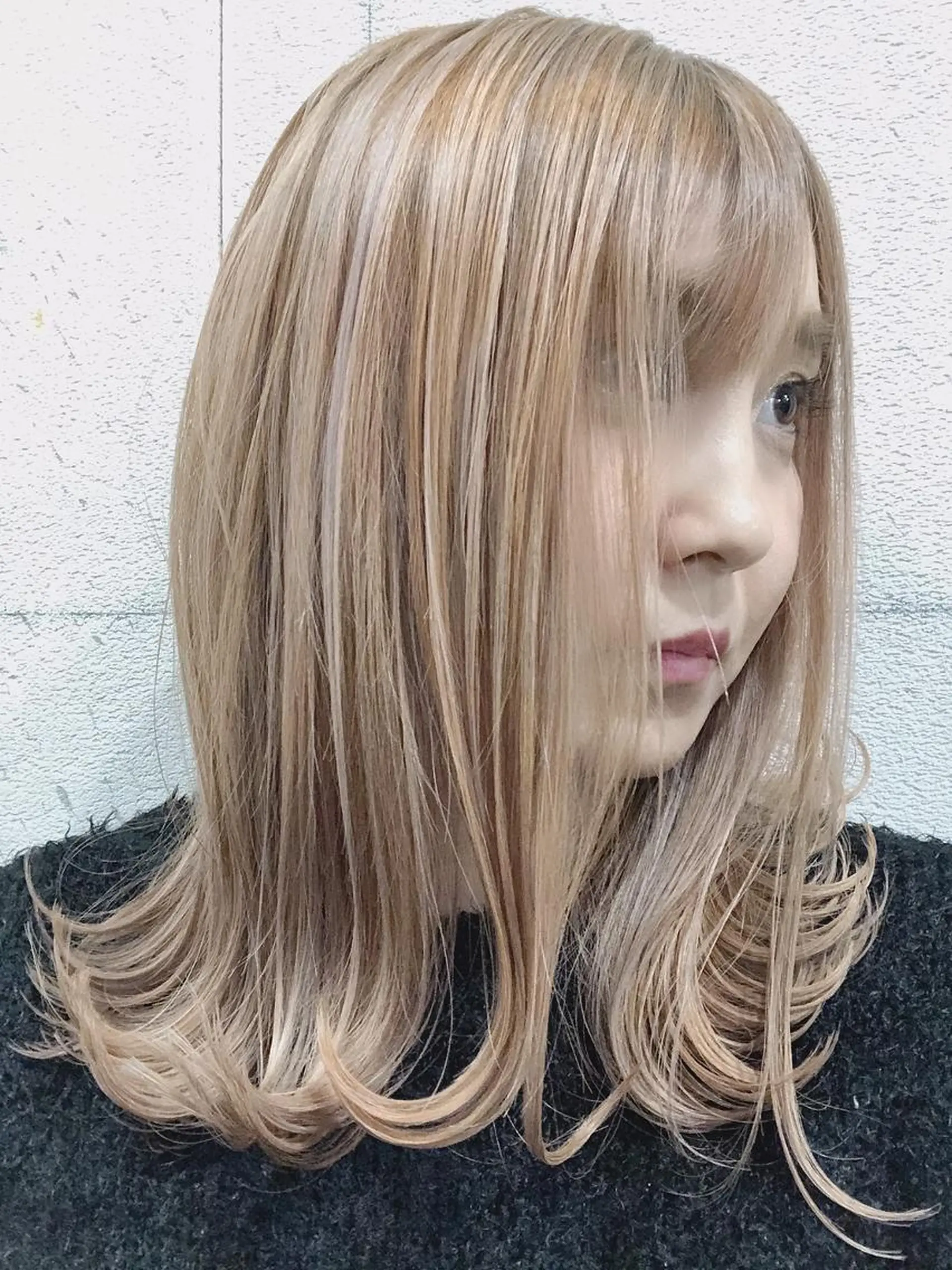 セミロング カラー ベージュカラー ブリーチ ハイライトカラー ハイトーンカラー ハイライト カット ヘアカラー トリートメント terra✂️川嶋 大輔のヘアスタイル