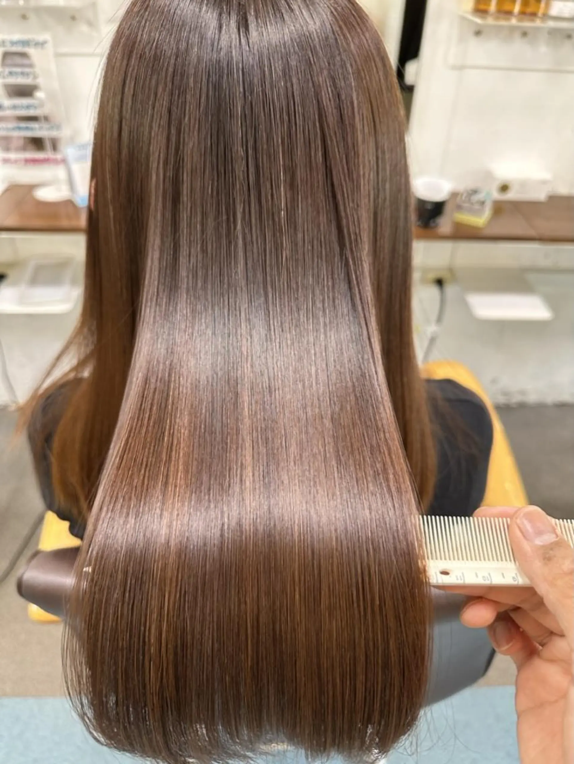 カラー セミロング 髪質改善 根本 愛優のヘアスタイル