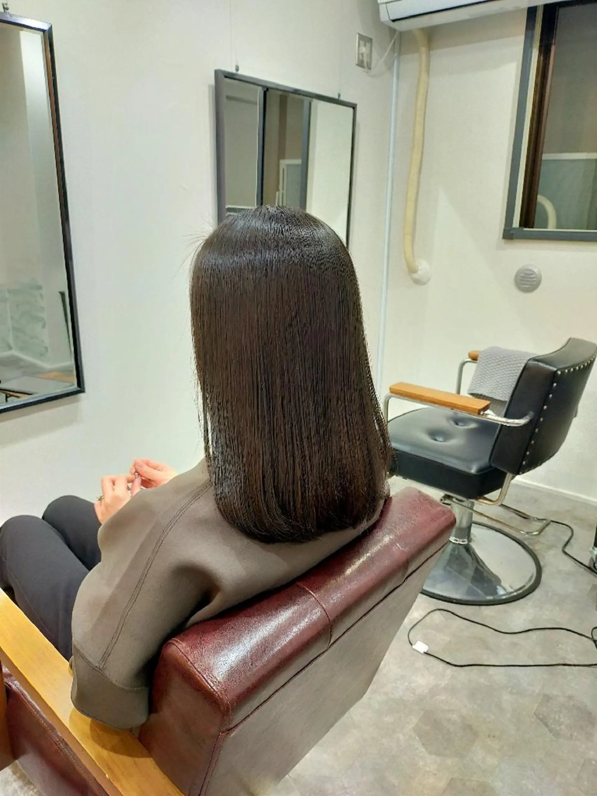 セミロング カラー トリートメント ヘアカラー トリートメント SUN GLOW  サングロウ所属・ナカノメ トシアキのヘアスタイル