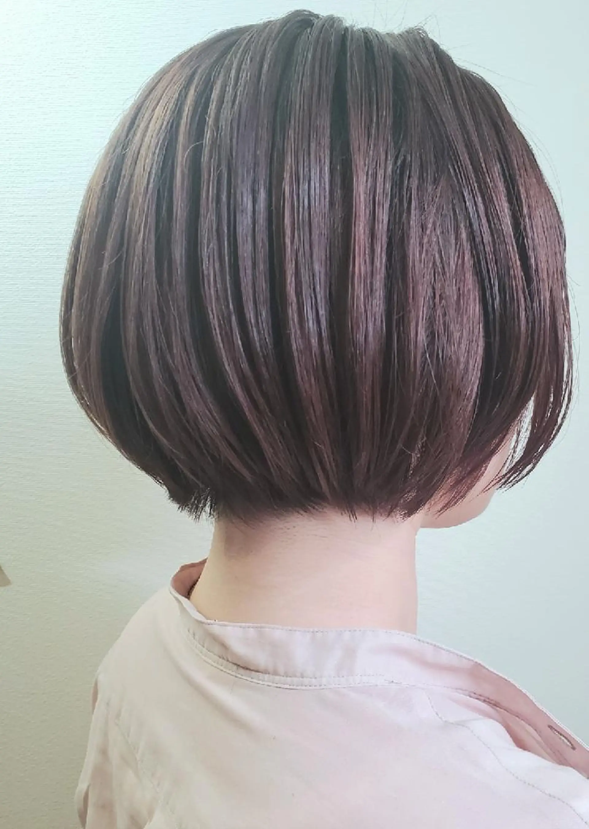 ショート カラー マネージャー 西村優子のヘアスタイル