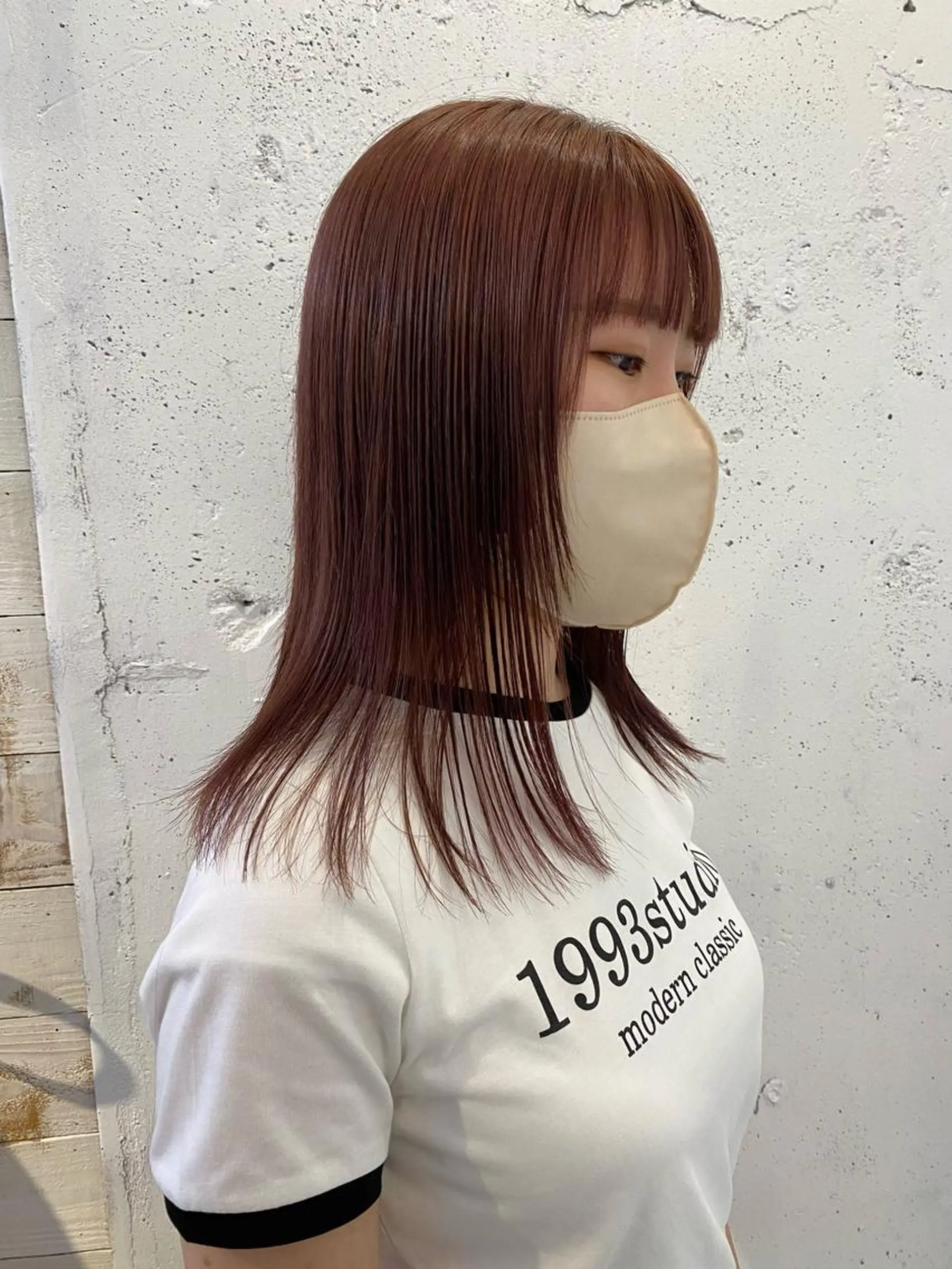 セミロング ピンクブラウン ブリーチなしカラー レイヤーカットのヘアスタイル