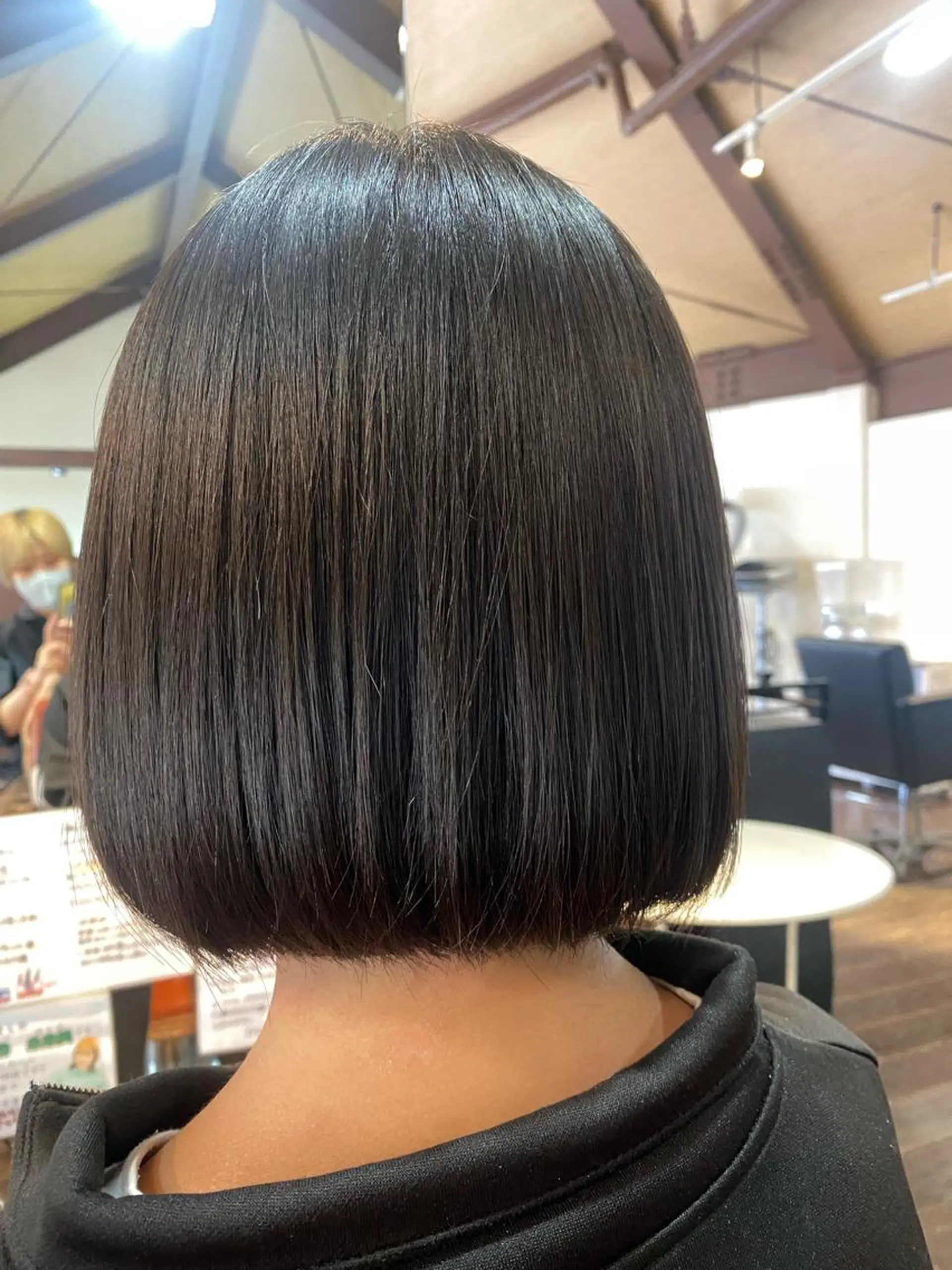 ミディアム ボブ AIRFLOW Another Lagoon所属・横野 朱音のヘアスタイル