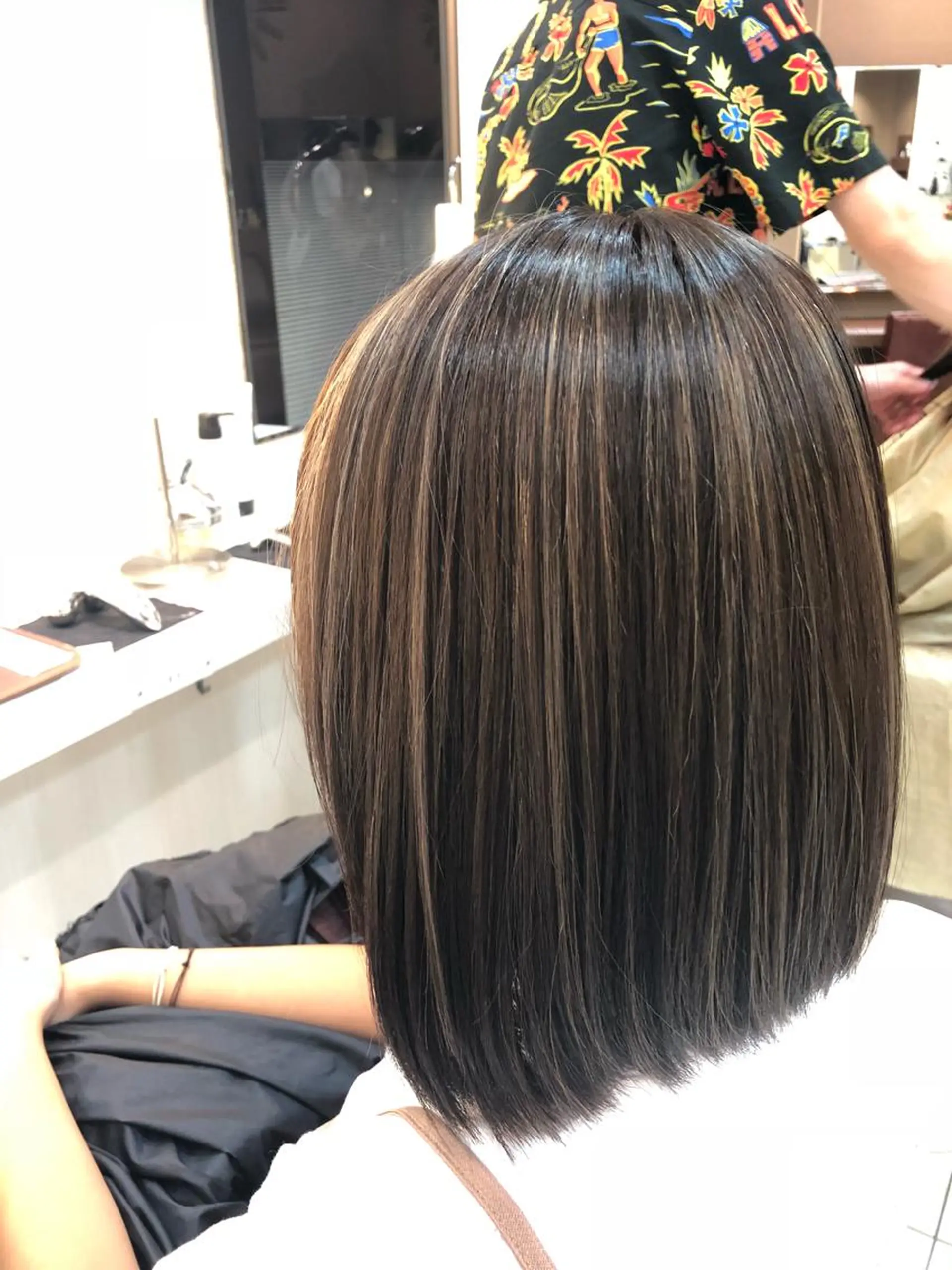 ミディアム ボブ ハイライト rebo茅ヶ崎所属・神田 澪史のヘアスタイル