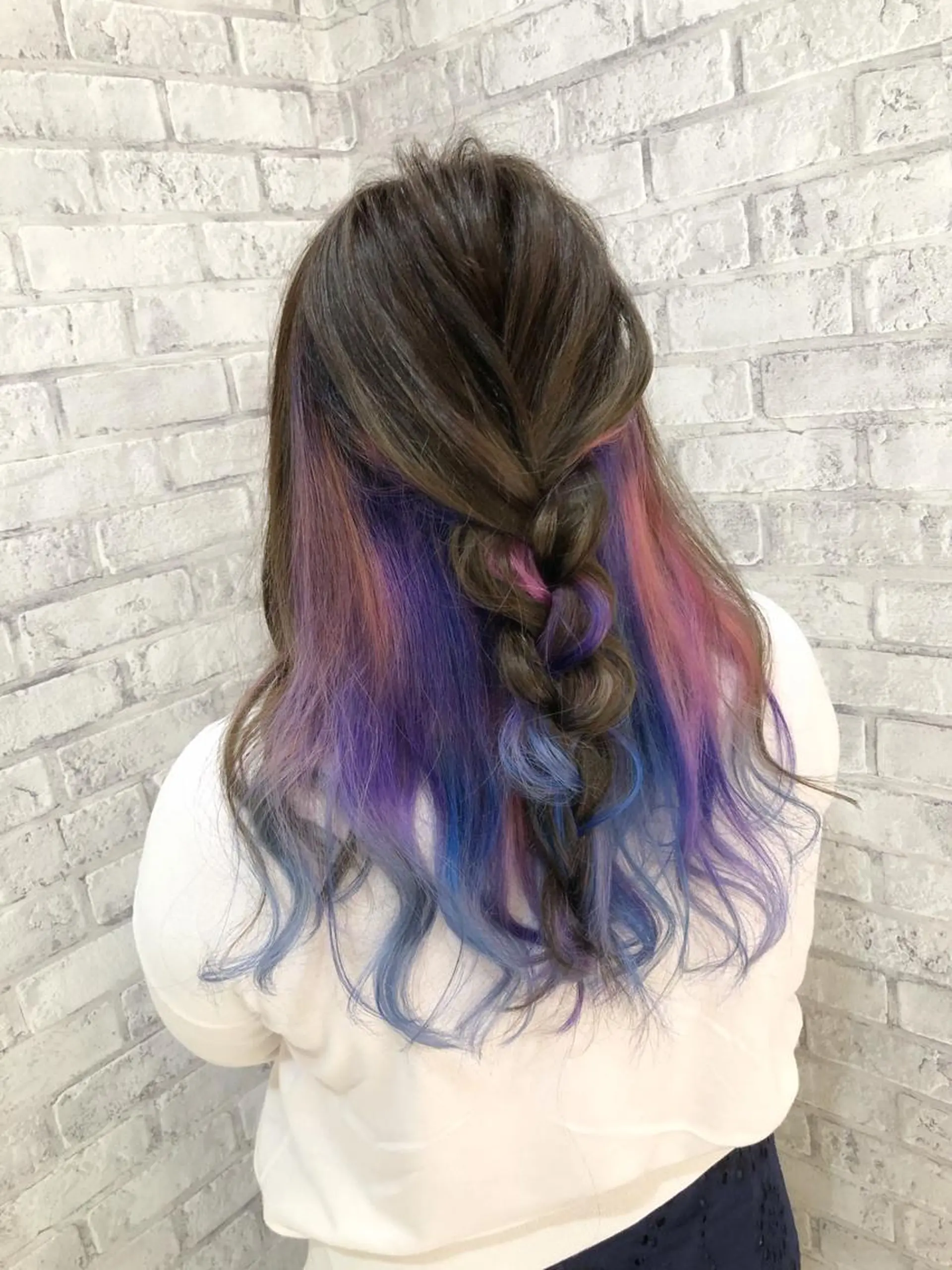 セミロング カラー ヘアアレンジ インナーカラー カット ヘアカラー トリートメント 秋山 幸太のヘアスタイル