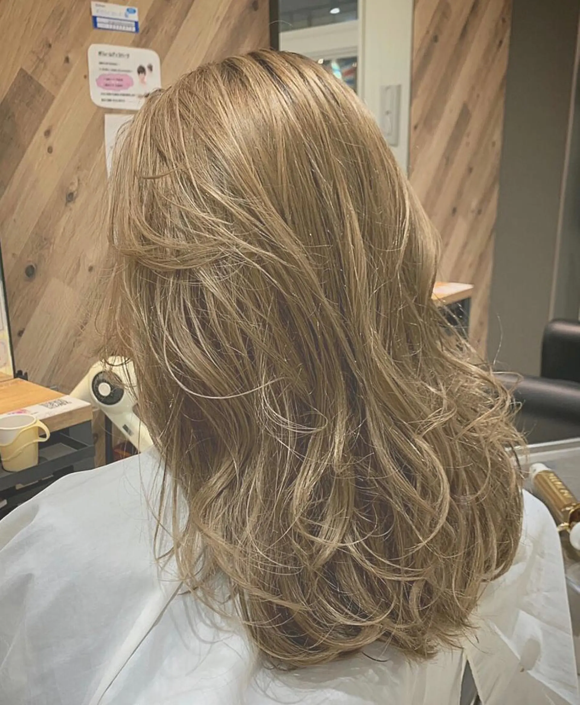 セミロング 村上 由紀のヘアスタイル