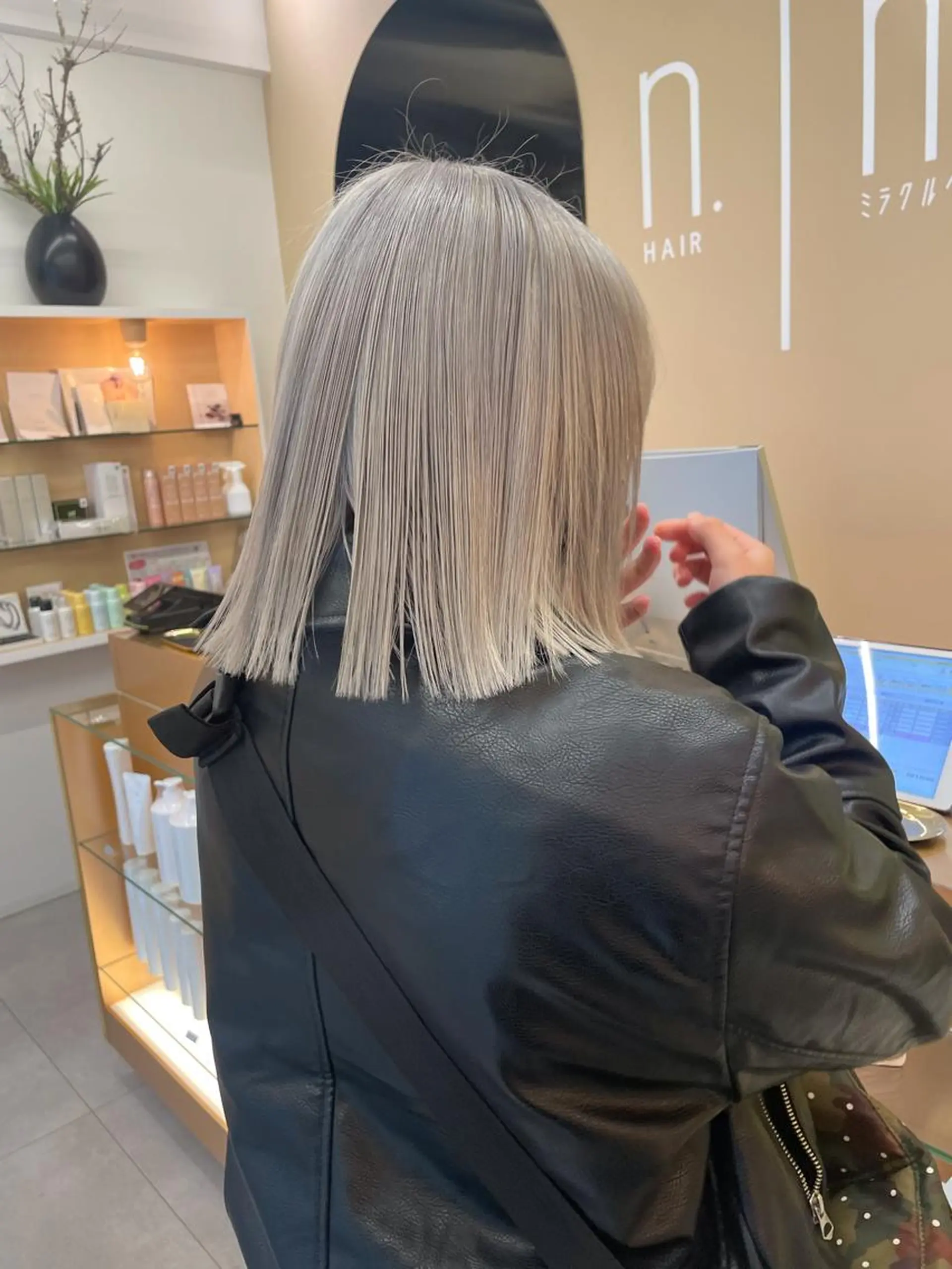 ミディアム カラー ヘアアレンジ ブリーチ ハイトーンカラー 山下 とよかのヘアスタイル
