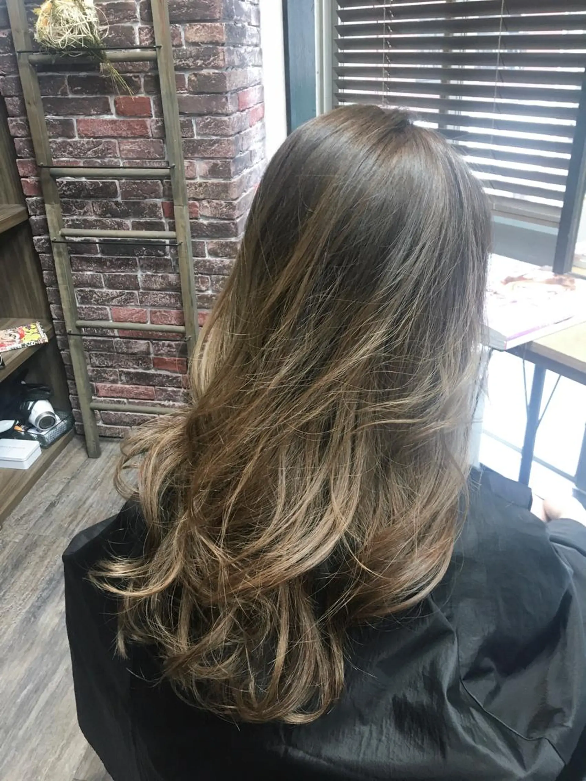 ロング カラー 平 ちひろのヘアスタイル