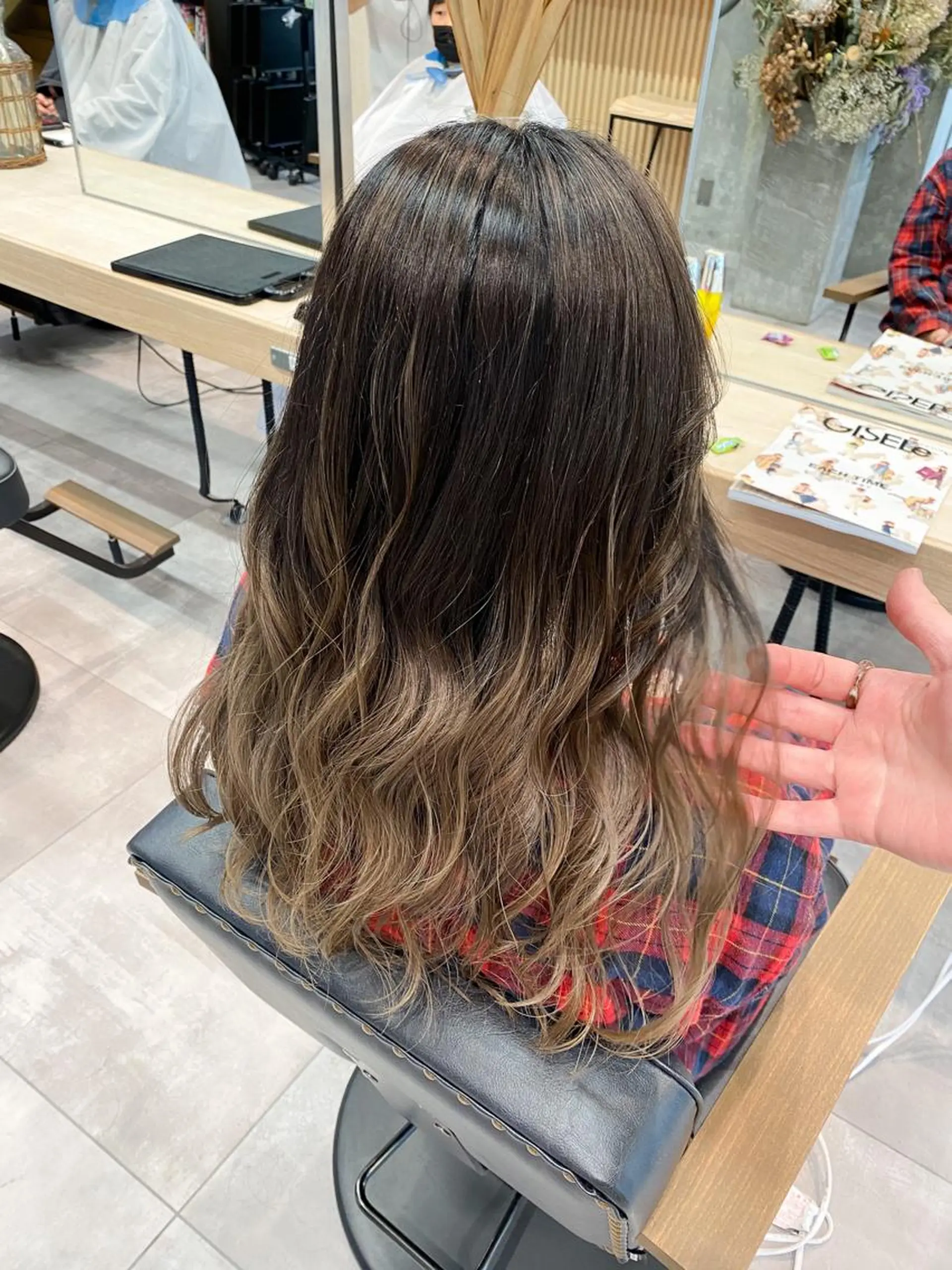 セミロング カラー カット ヘアカラー トリートメント 韓国風デザイン 💐MIZUKI💐のヘアスタイル