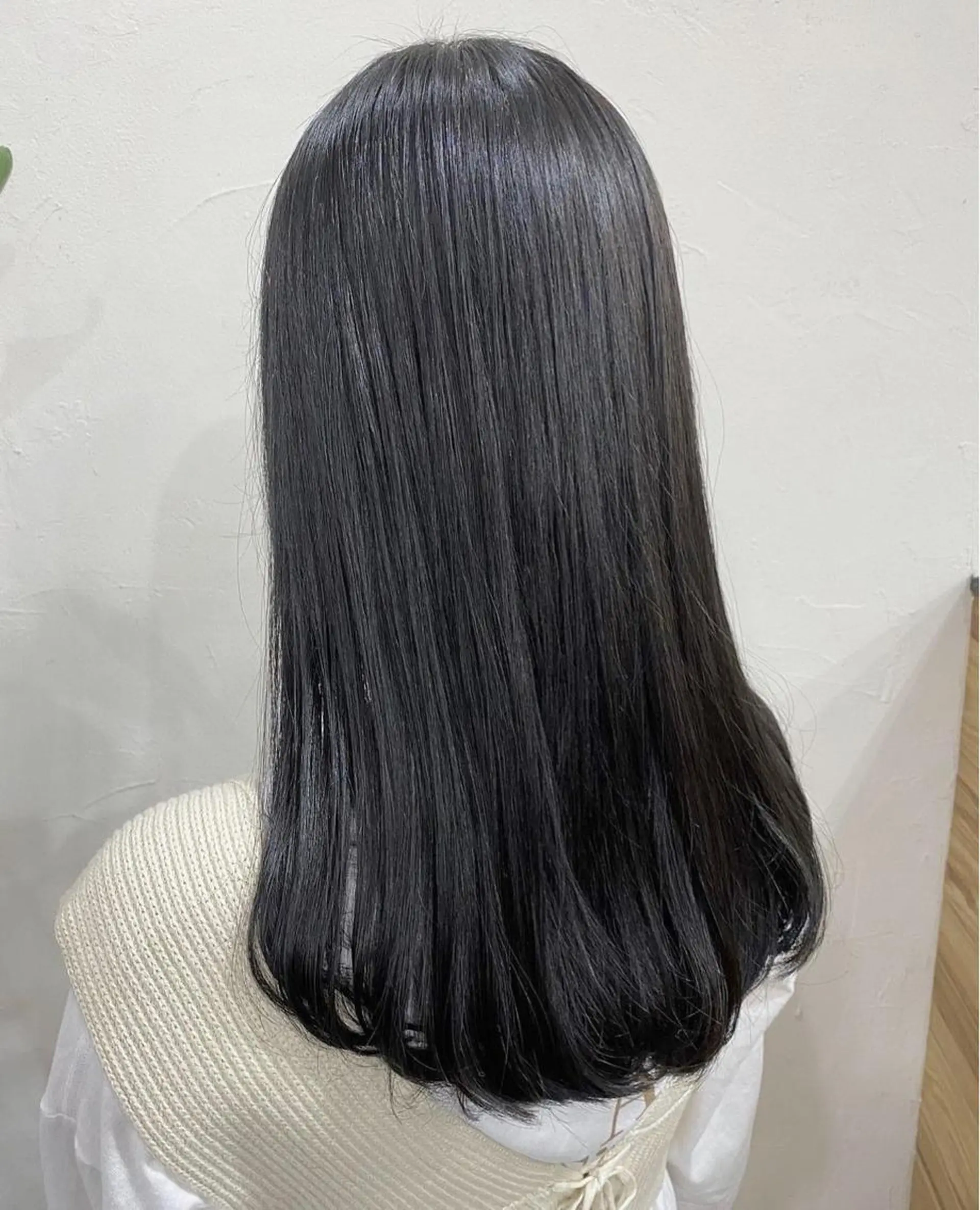 ロング カラー 黒髪 ブルーカラー ブルーブラック カット ヘアカラー トリートメント 暗髪カラー🫐パーマ おくだりんかのヘアスタイル