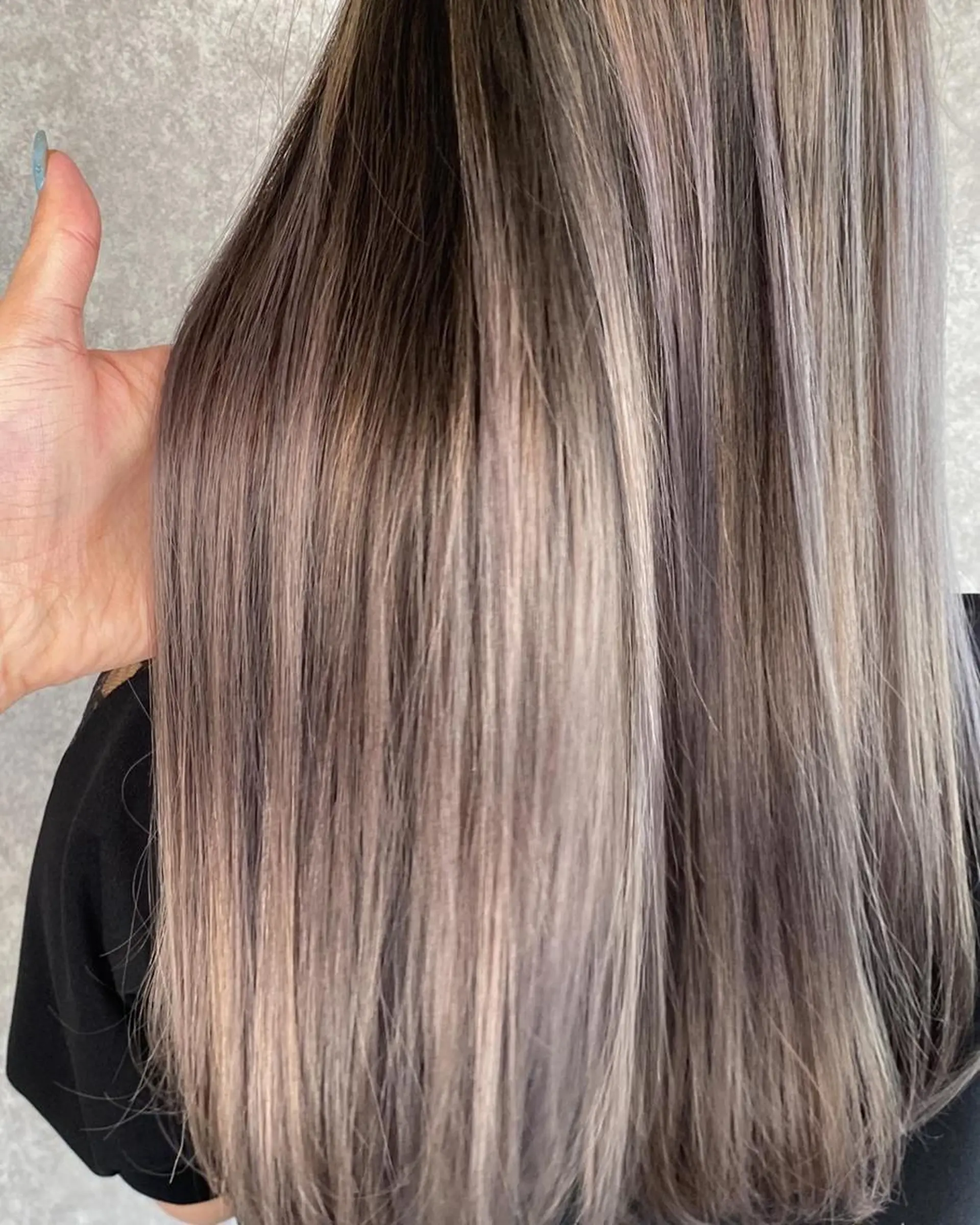 ロング カラー バレイヤージュ ベージュカラー グラデーションカラー グレージュ ラベンダーカラー UNDER vr 【アンダーバー】のヘアスタイル