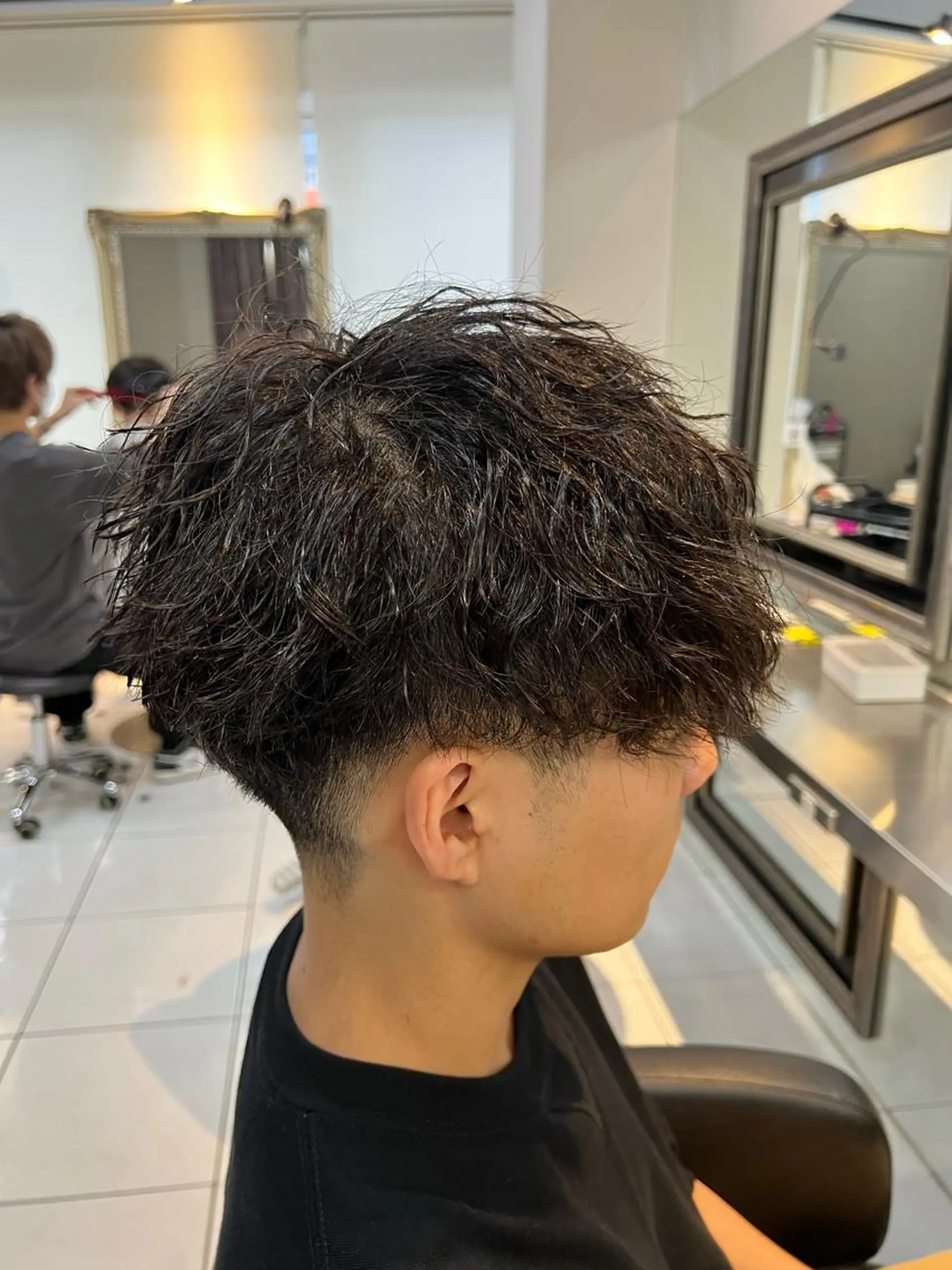 パーマ メンズ センターパート フェードカット カルマパーマ マッシュ メンズパーマ カット パーマ パーマ特化美容師 茂木広幸のヘアスタイル