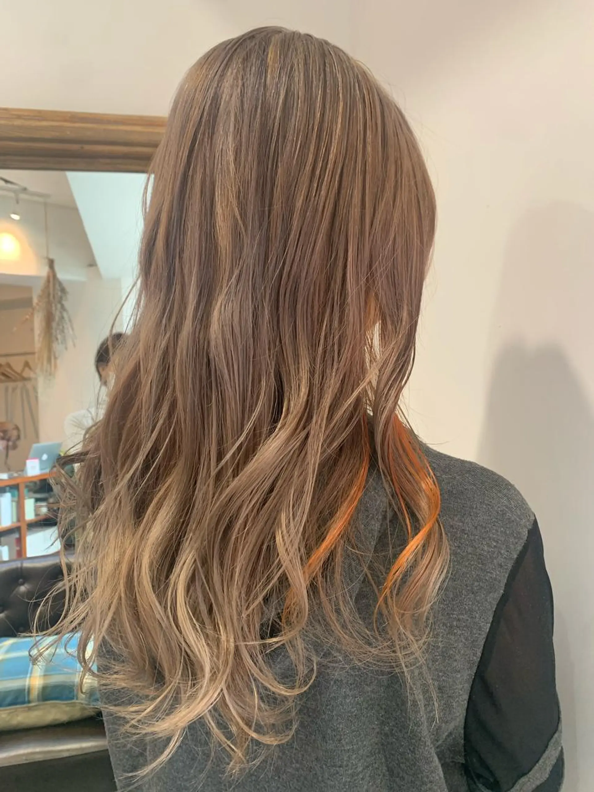 セミロング カラー ベージュカラー イヤリングカラー ハイトーンカラー ミルクティーベージュ オレンジ 中目黒🌼 🌼ハナのヘアスタイル