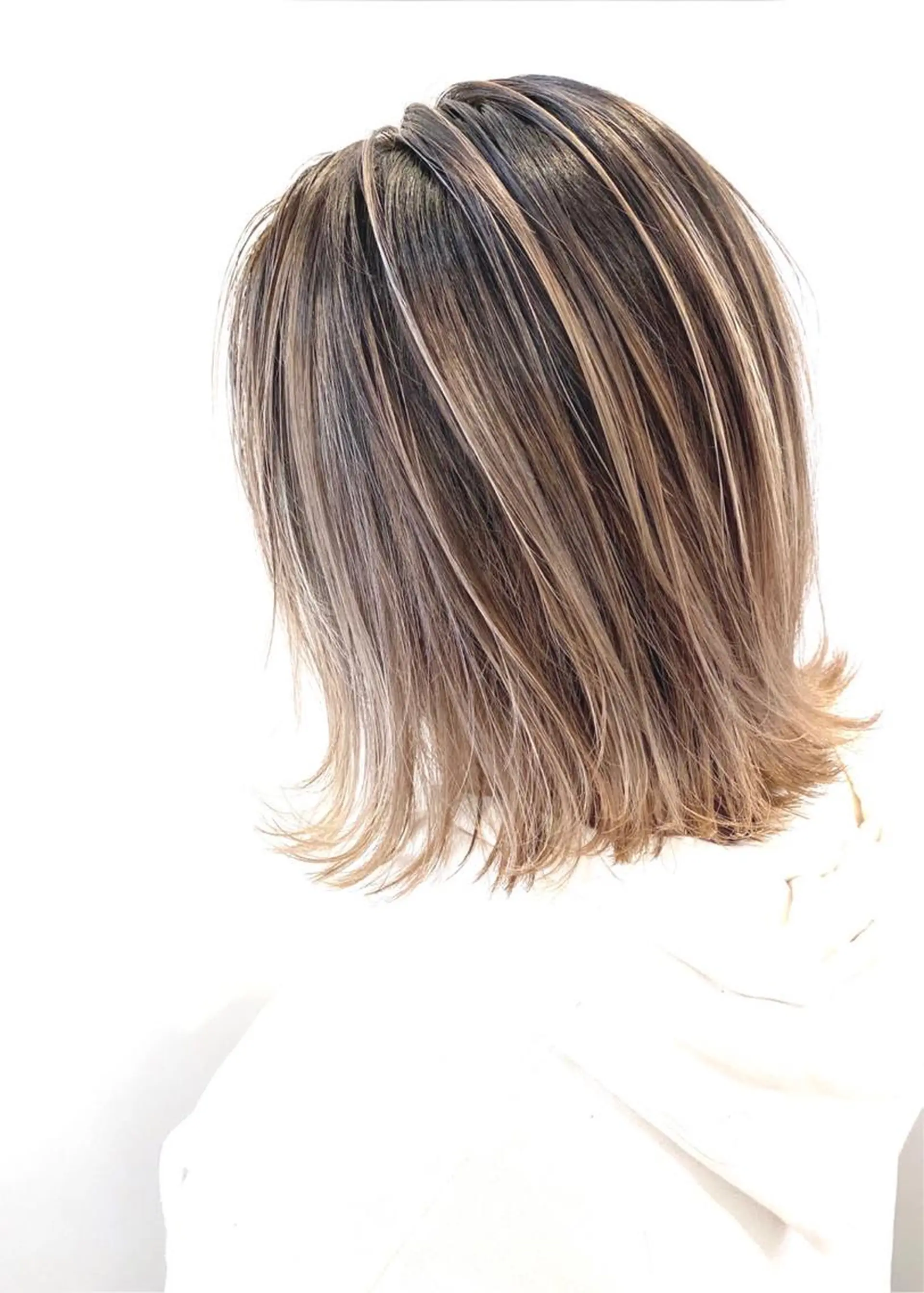ミディアム カラー グレージュ 廣瀬 あずさのヘアスタイル