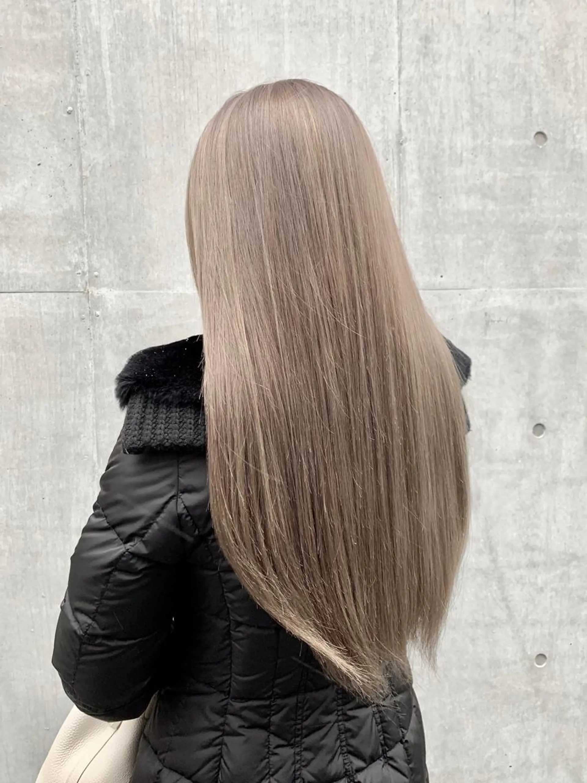 ロング カラー グレージュ ミルクティーグレージュ ヘアカラー トリートメント ヘッドスパ ヘアセット Akua【代表】 Kazumaのヘアスタイル