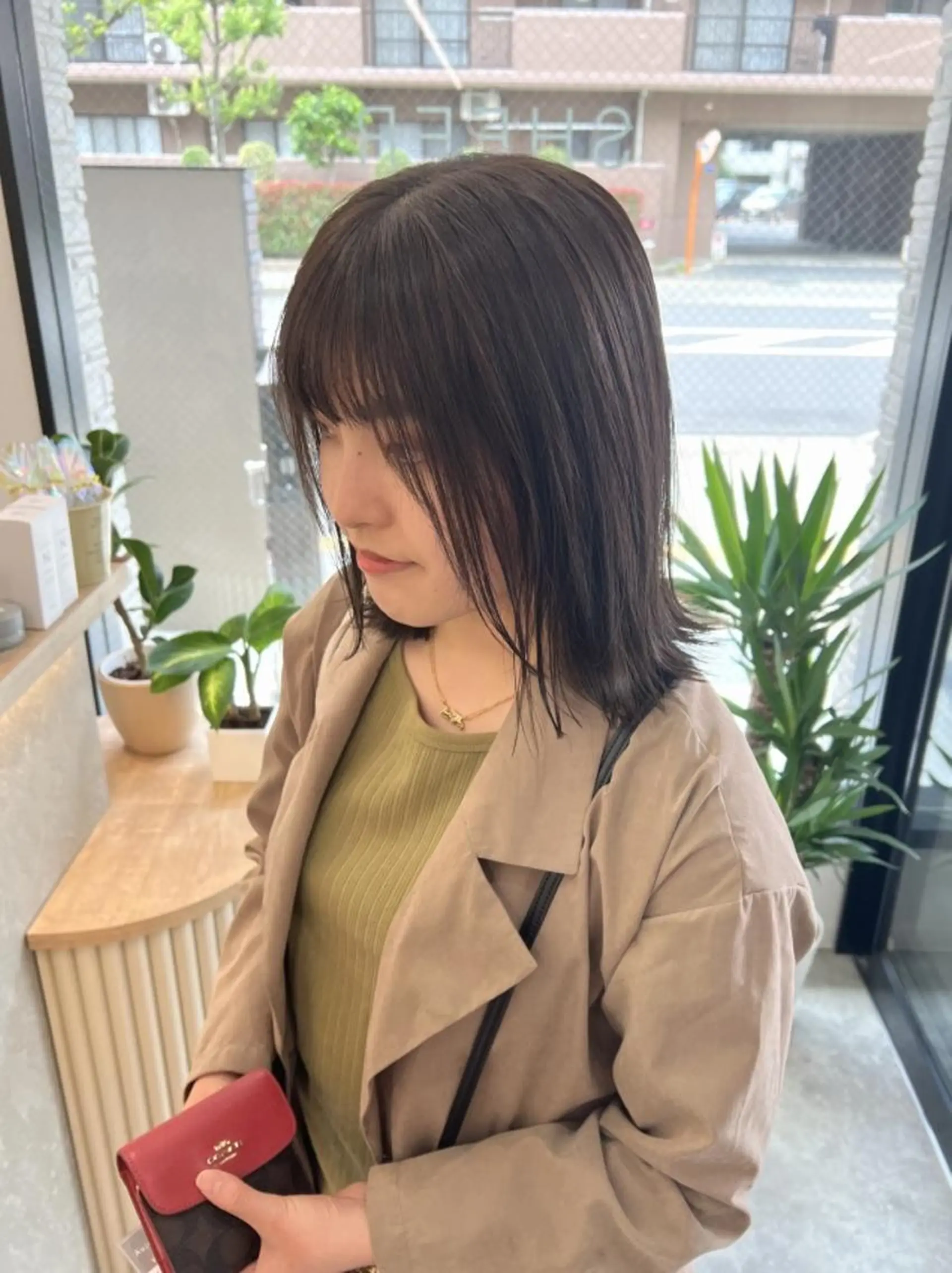 ミディアム アッシュ カット ヘアカラー トリートメント Ami アミのヘアスタイル