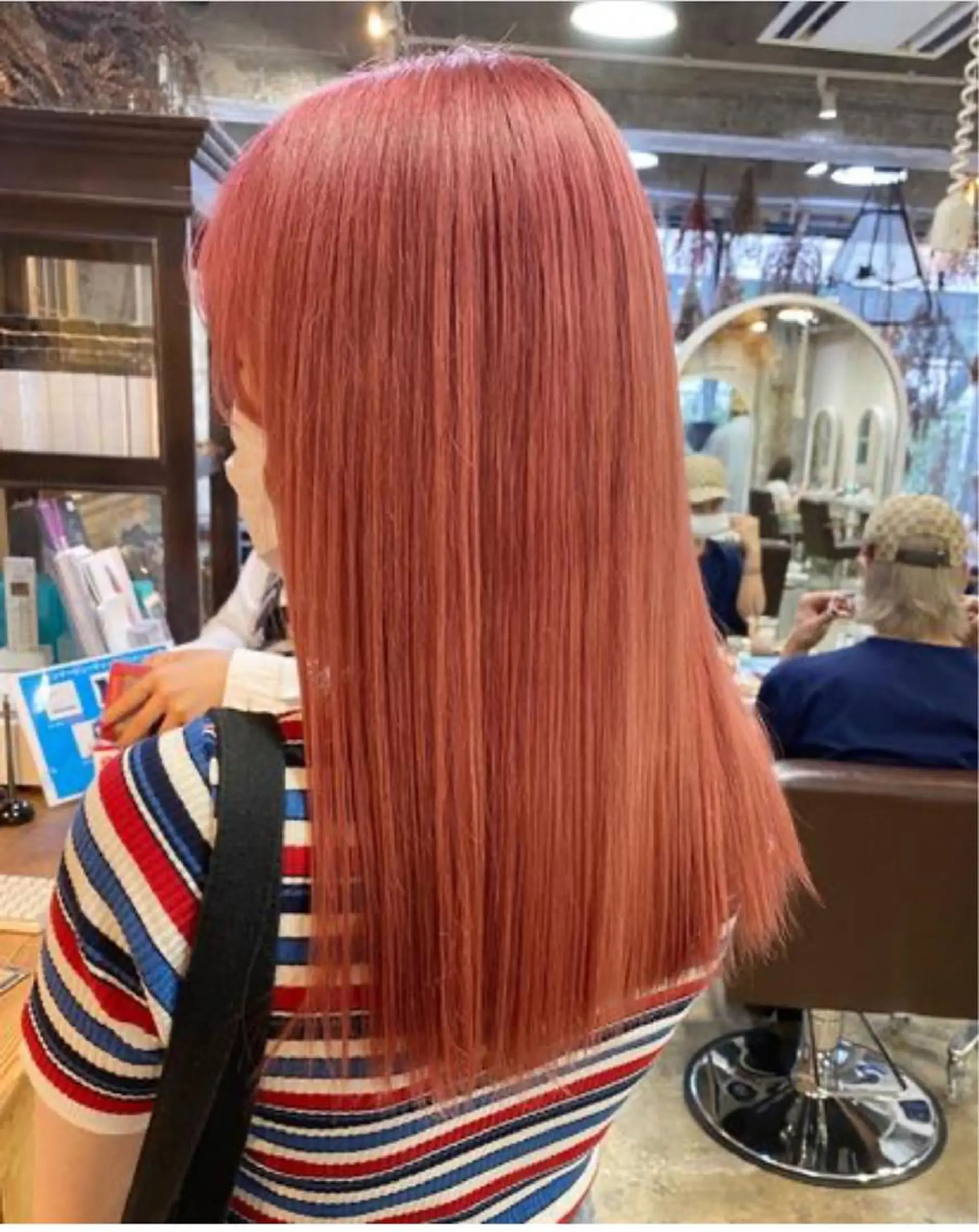 ロング カラー ツガミ リナのヘアスタイル