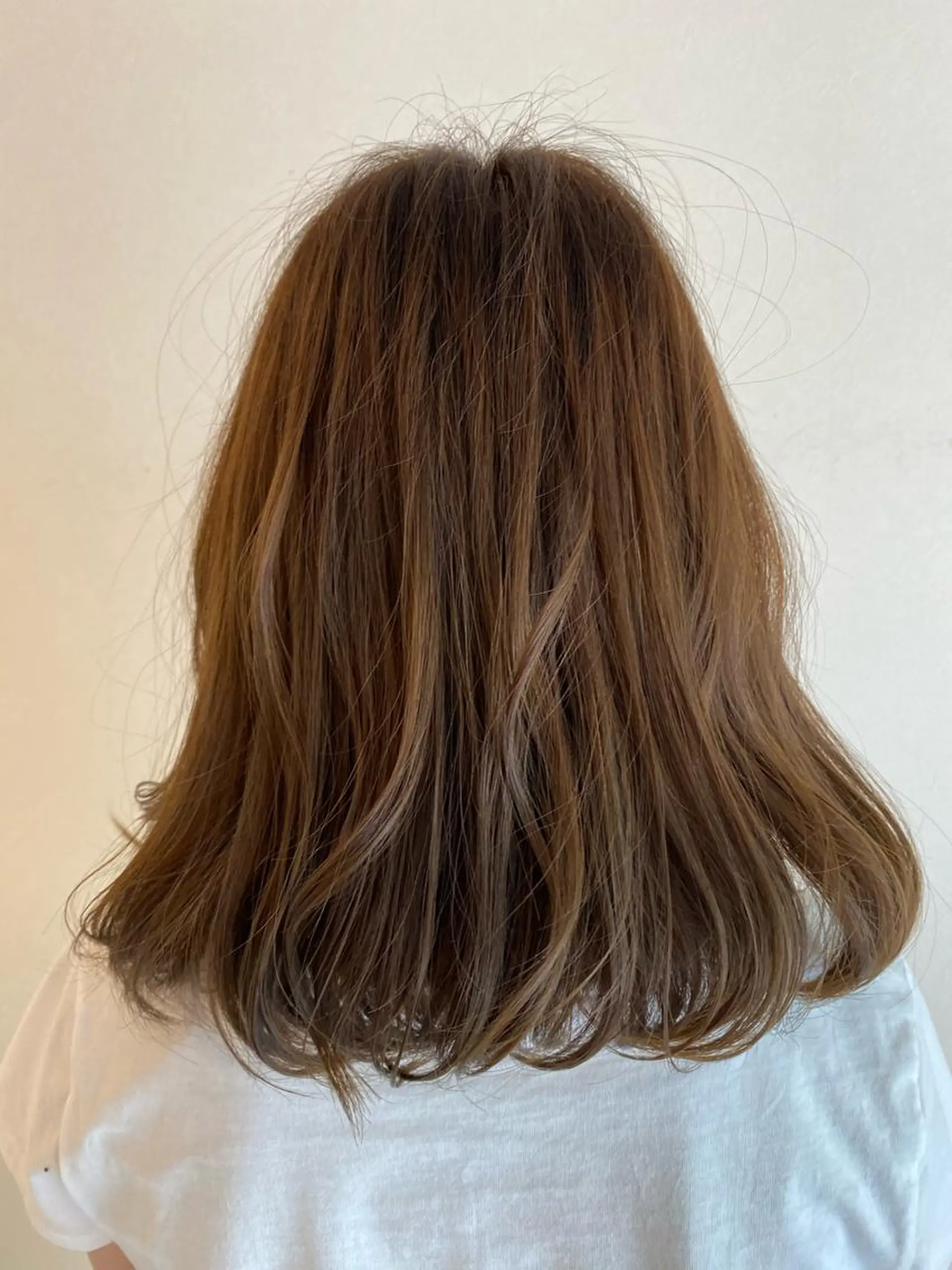 ミディアム アッシュ 清水 有紗のヘアスタイル