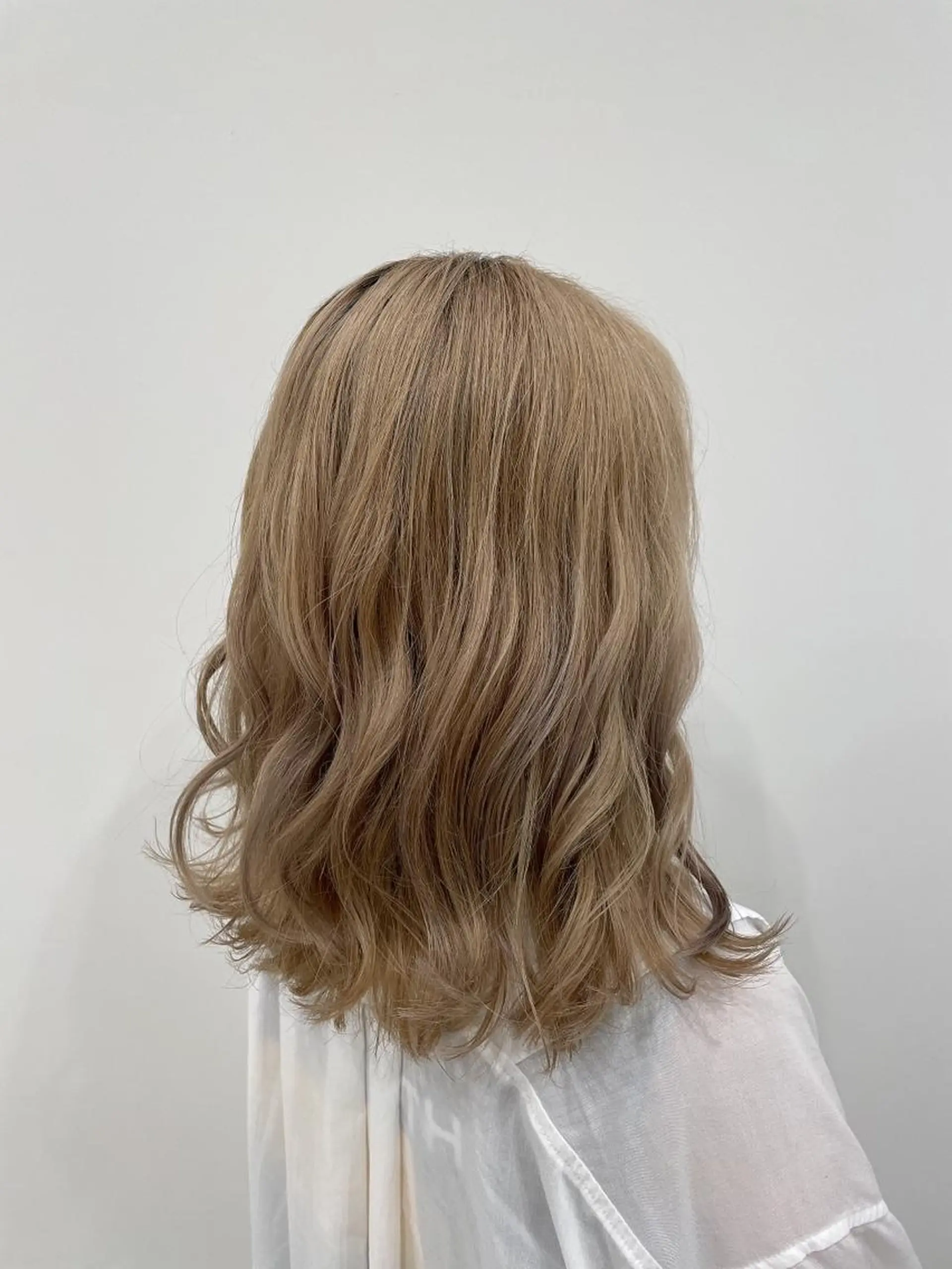 セミロング カット 林 朱里のヘアスタイル