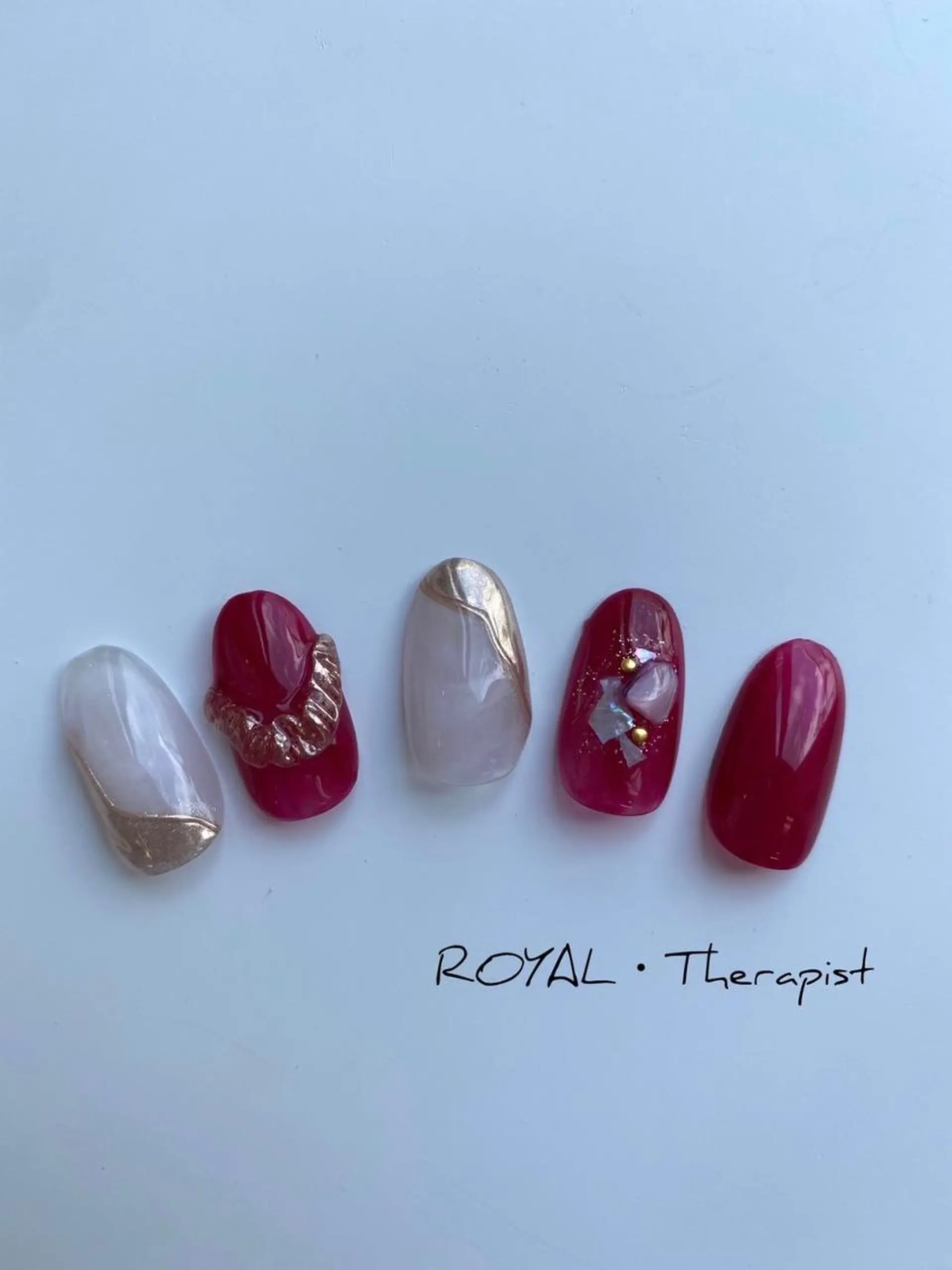 ネイル 【尾下】 ロイヤル•セラピストのネイルデザイン