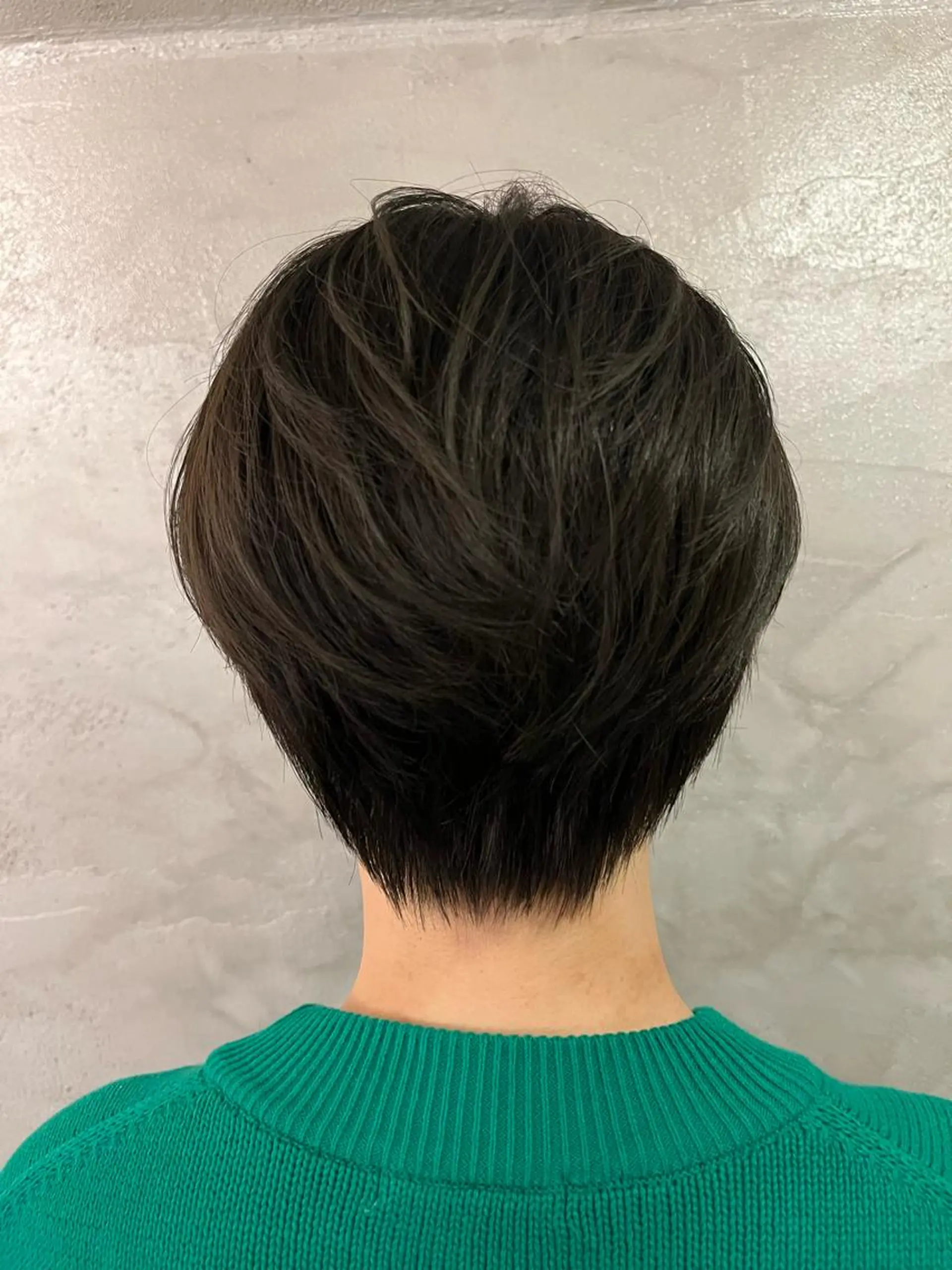 ショート カラー グレージュ カーキグレージュ FUJINO RYOのヘアスタイル