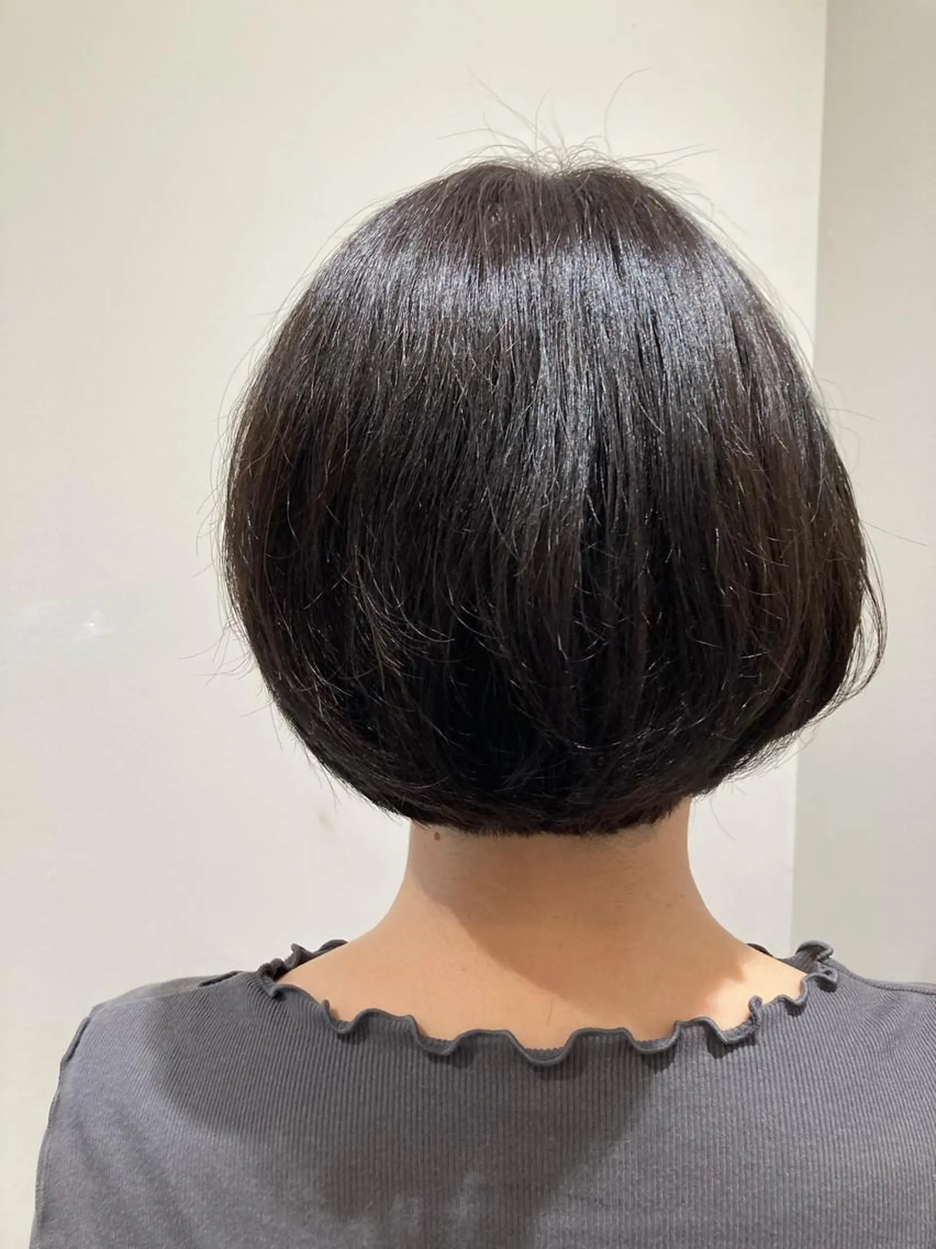 ショート カラー アッシュ 折本 沙織のヘアスタイル