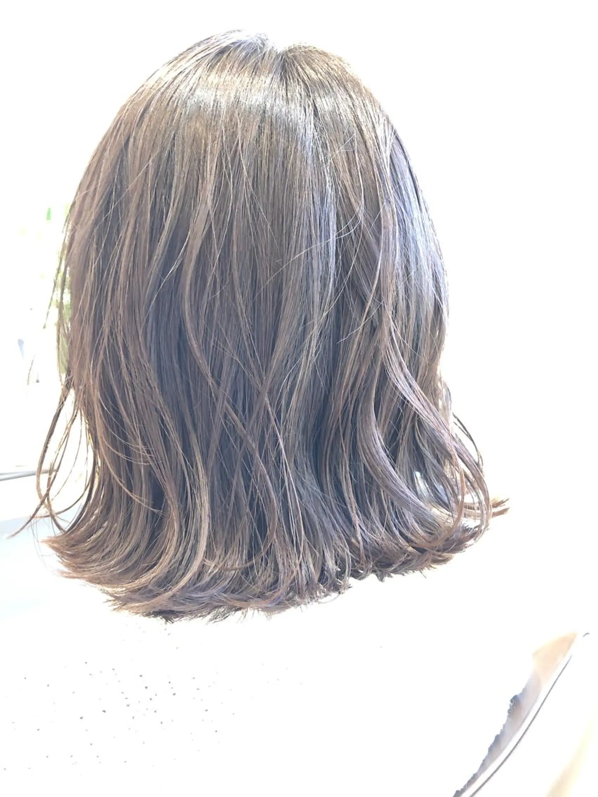 ミディアム 白髪ぼかしハイライト 💫ミネ ヒロシのヘアスタイル