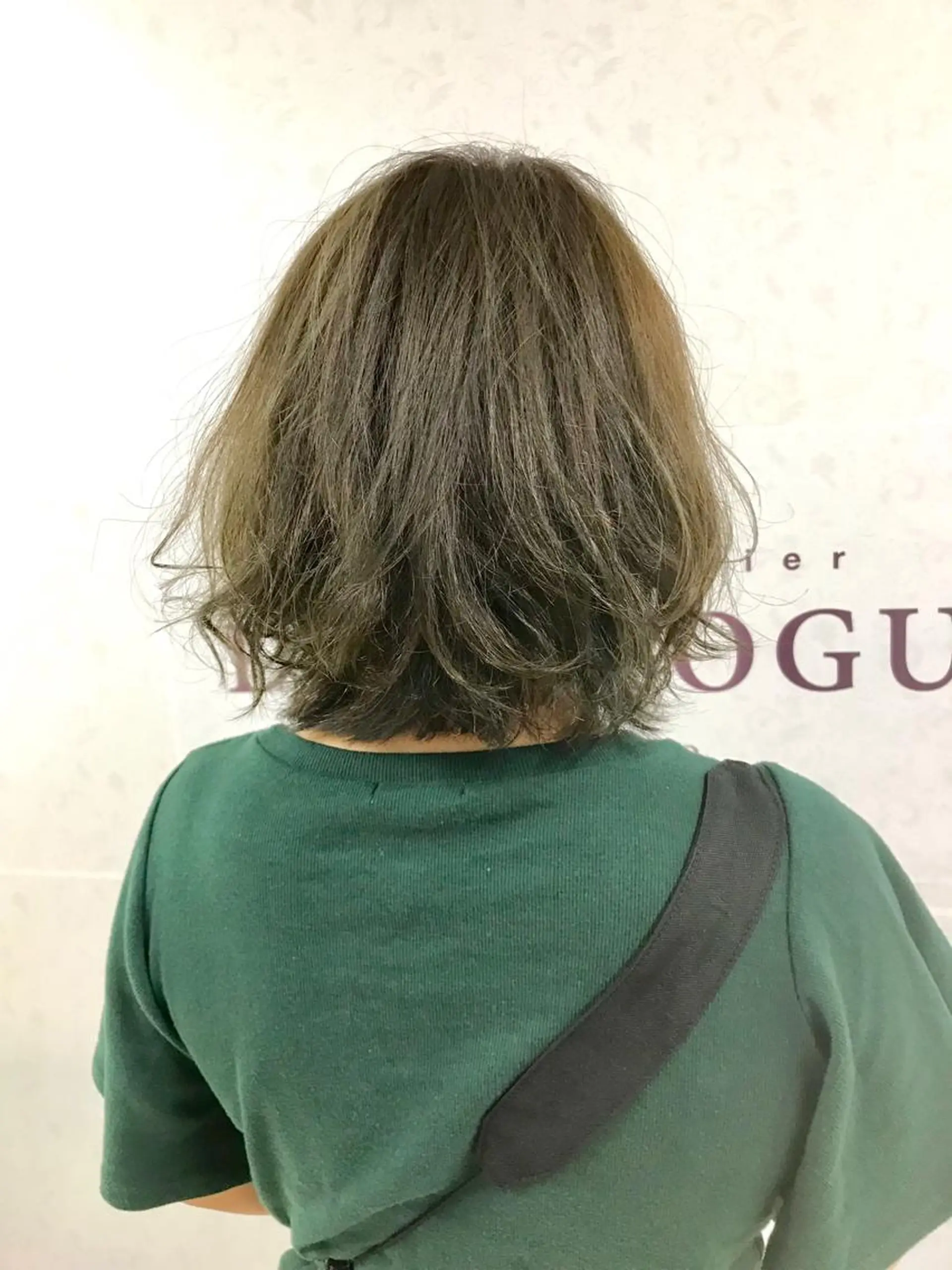 ミディアム アッシュ 中嶋 ナカジマのヘアスタイル