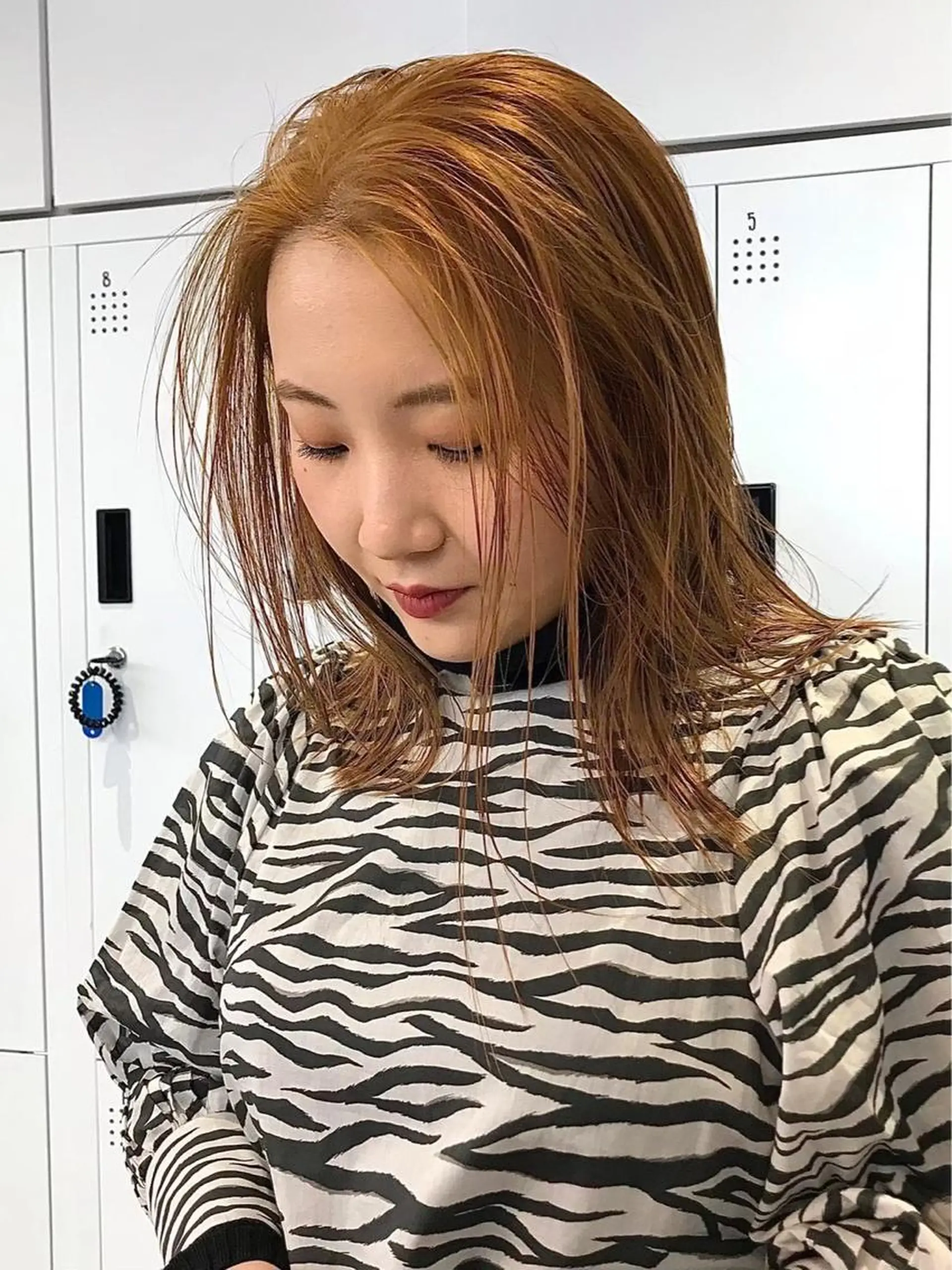 セミロング カラー セミロングパーマ ベージュカラー 黒髪 ブリーチ ブルーカラー 似合わせカット パーマ/コトミ🐸のヘアスタイル