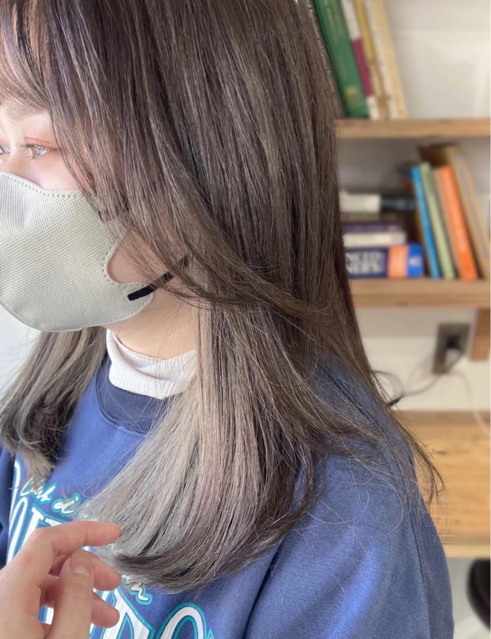 セミロング アッシュ roka ノゾミのヘアスタイル