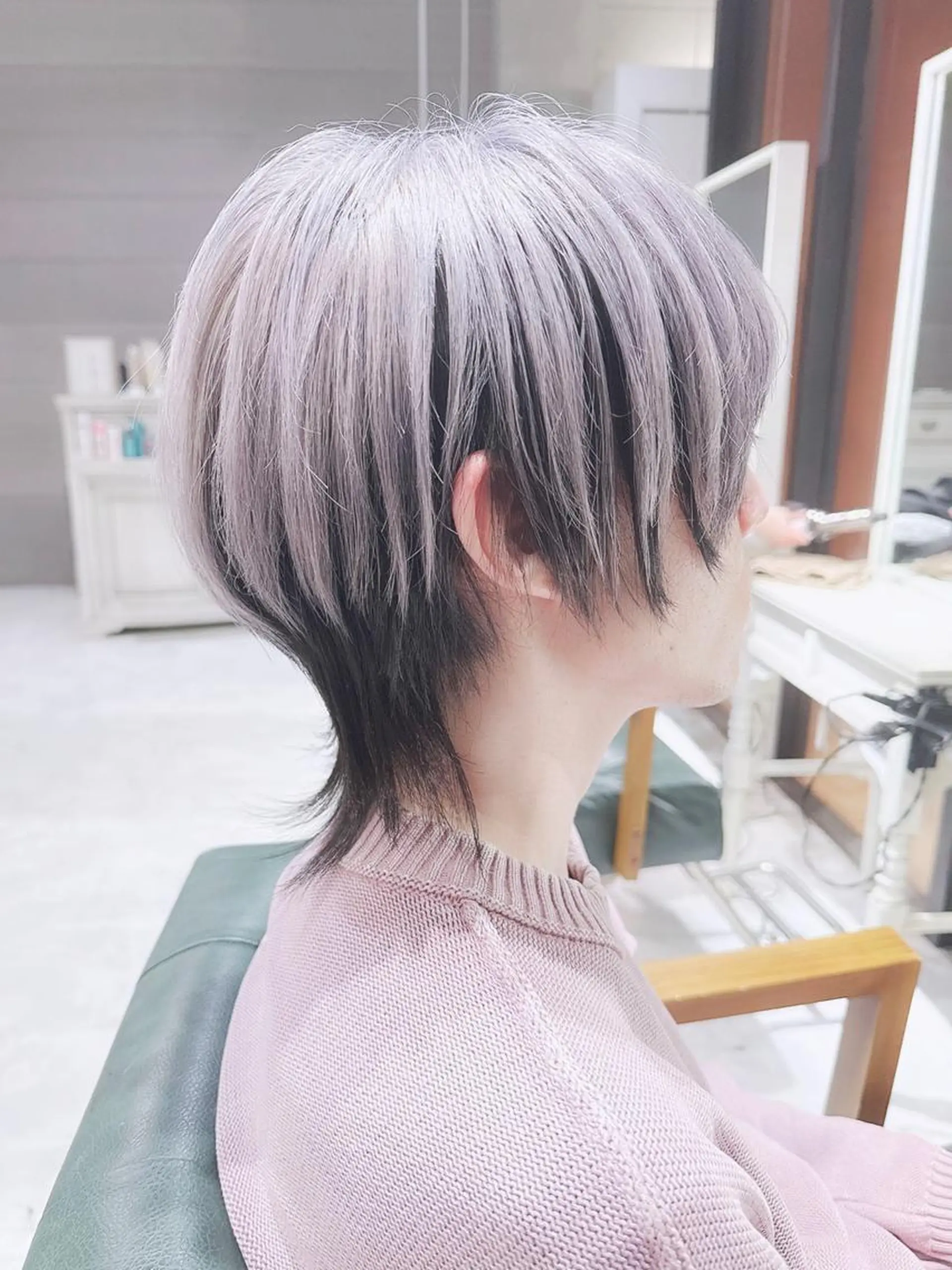 ショート ヘアアレンジ カラー 黒髪 インナーカラー ラベンダーカラー シルバー ツートーンカラー 𝐑𝐈𝐍𝐊𝐀 🐷🖤のヘアスタイル