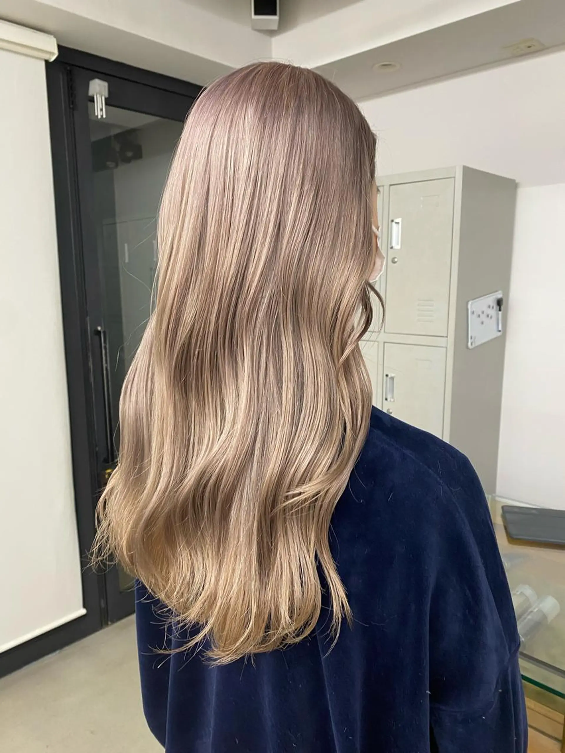ロング カラー ベージュカラー ハイトーンカラー ハイトーンベージュ tomoe 艶カラー💗🪽のヘアスタイル