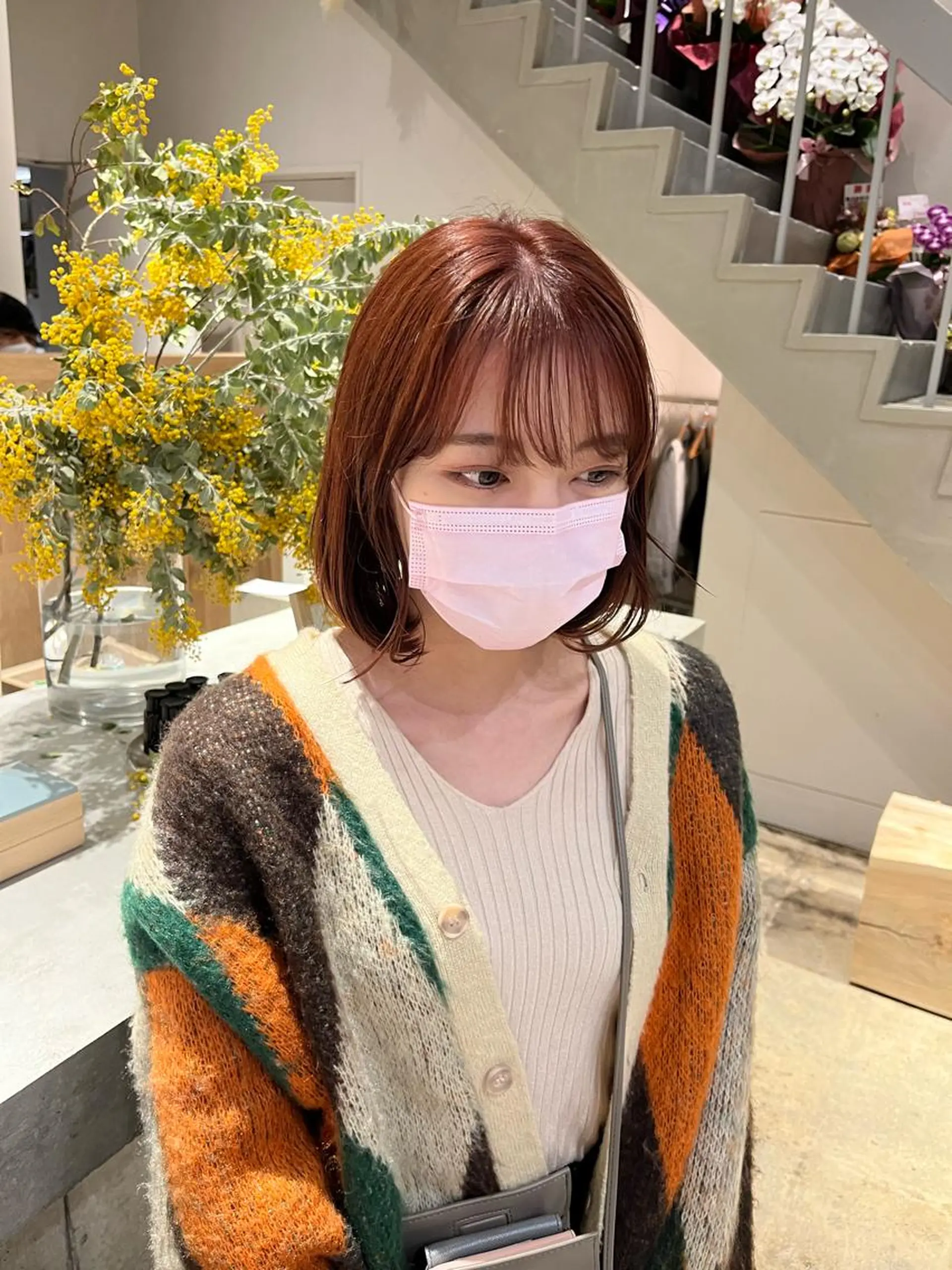 ミディアム 藤井 美歩/赤髪のヘアスタイル