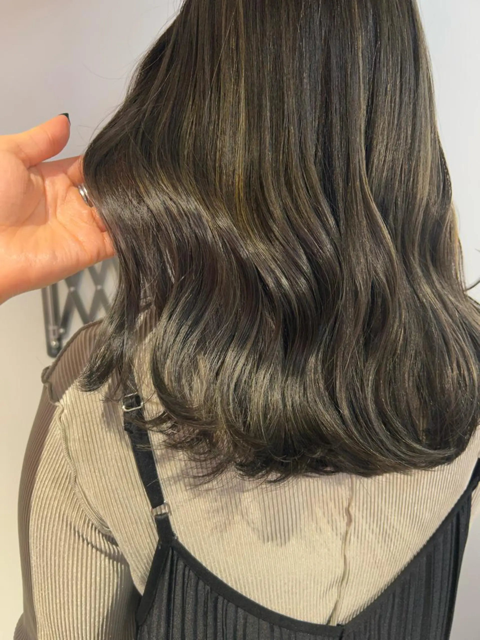 セミロング カラー アッシュ デザインカラー カット ヘアカラー トリートメント ikeda shioriのヘアスタイル