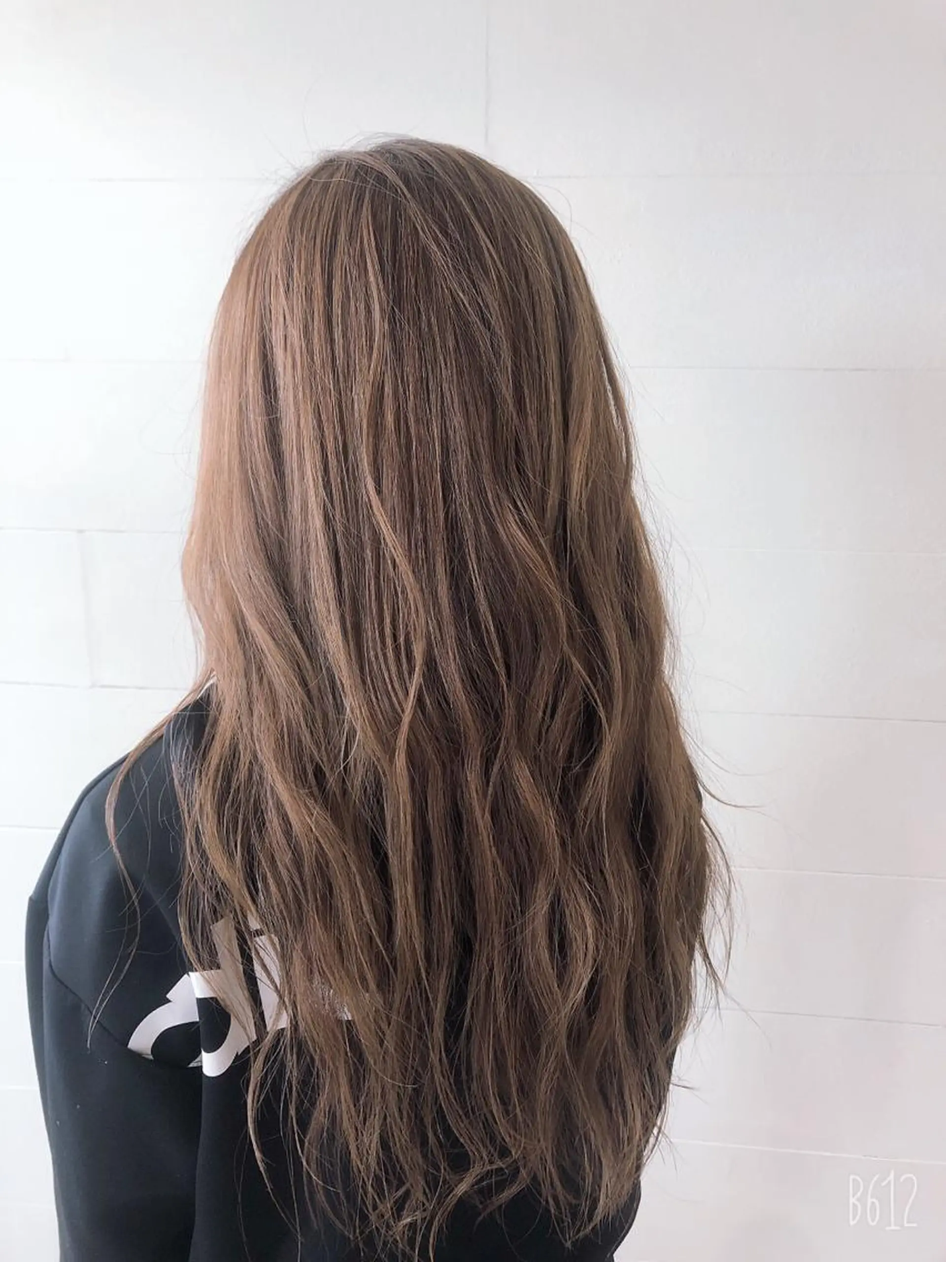 ロング カラー esse大阪茶屋町店所属・レイヤーカット 新井田陽寿のヘアスタイル