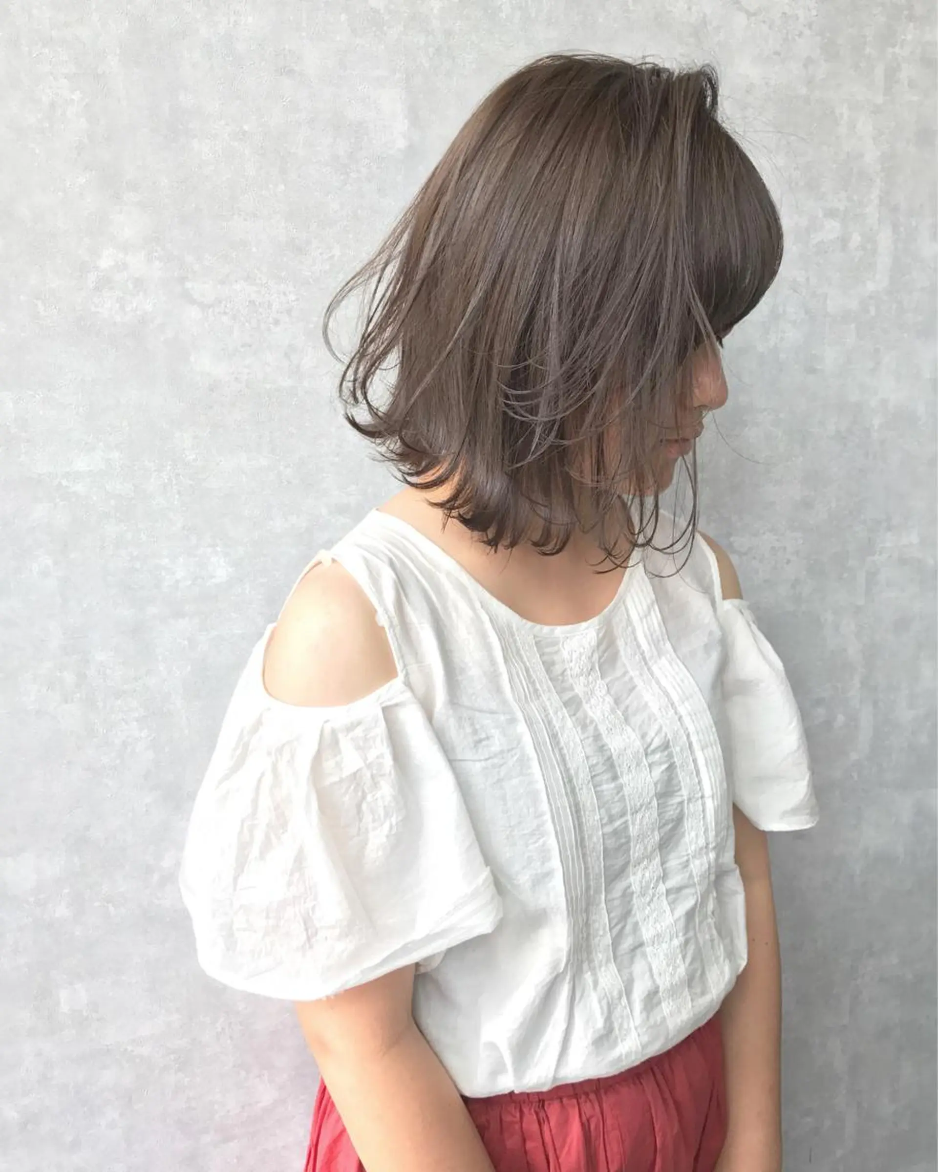 ミディアム カラー ベージュカラー ラベンダーカラー ラベンダーベージュ TOMOYAレイヤー ブリーチ縮毛矯正のヘアスタイル